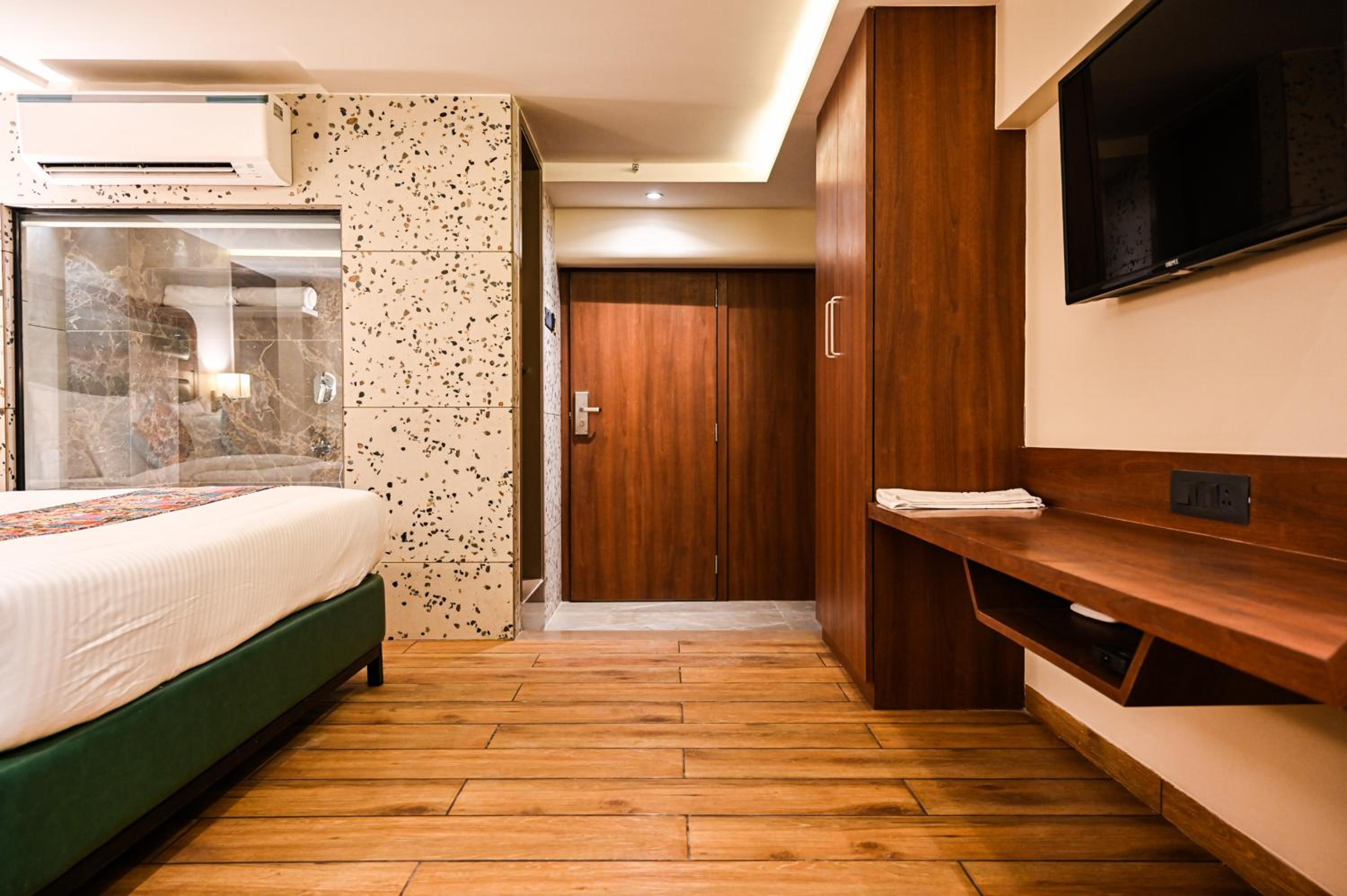 Large Double Room photo 3