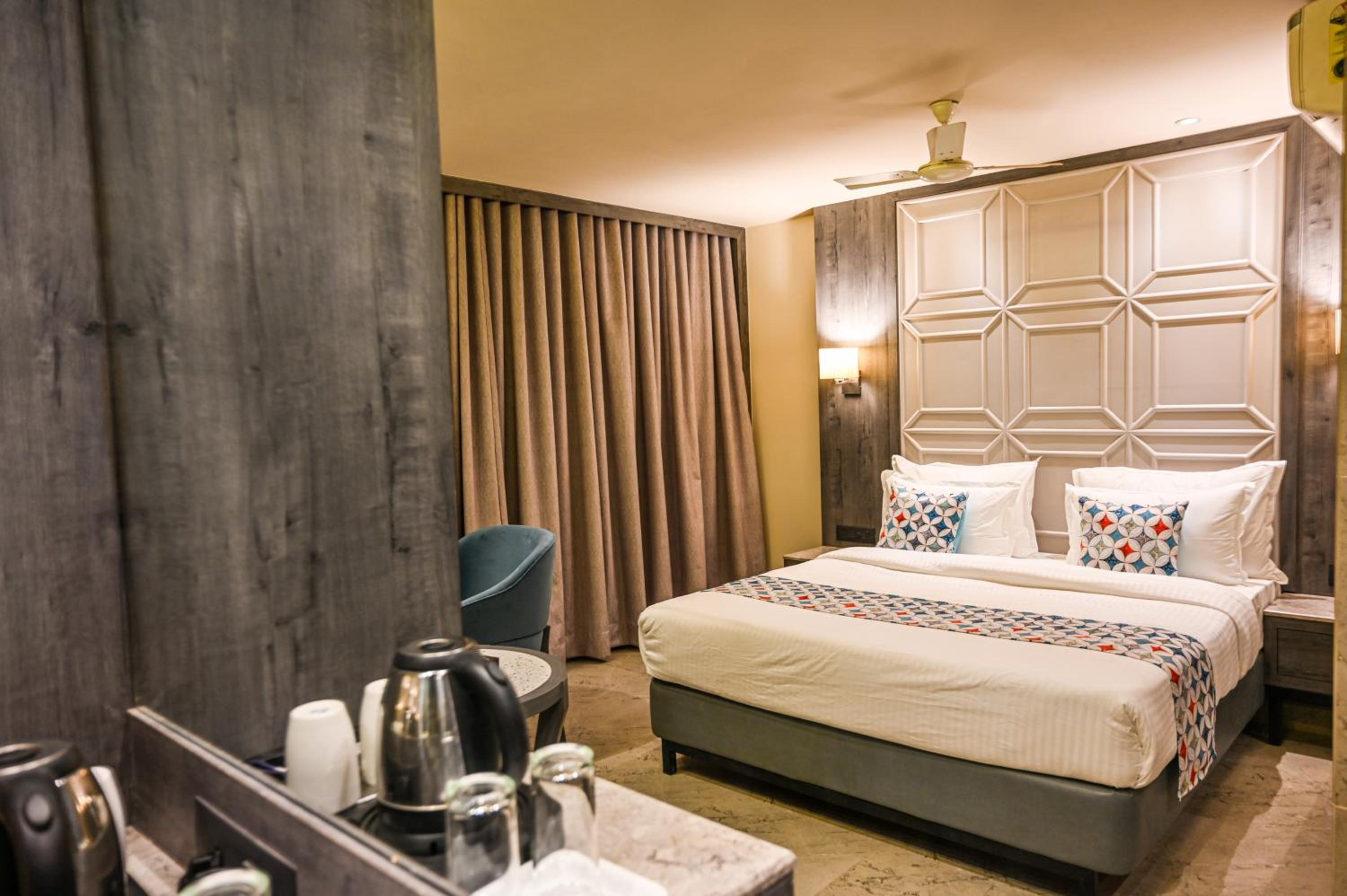 Queen Room photo 2