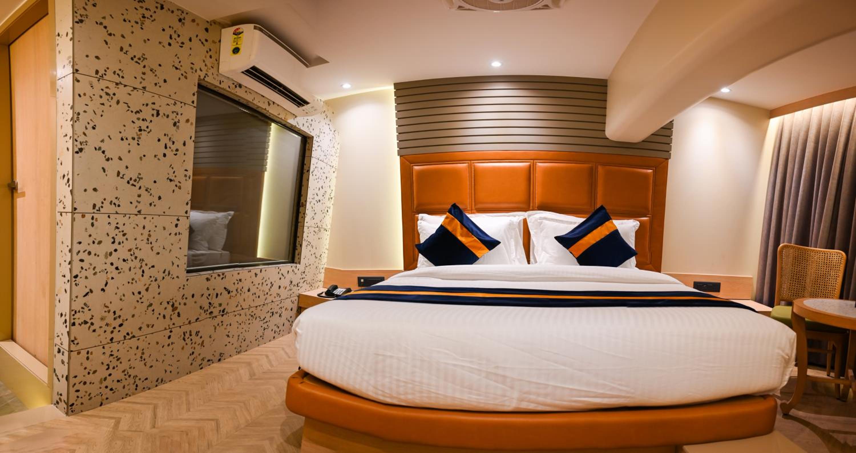 Deluxe Room - Photo 10