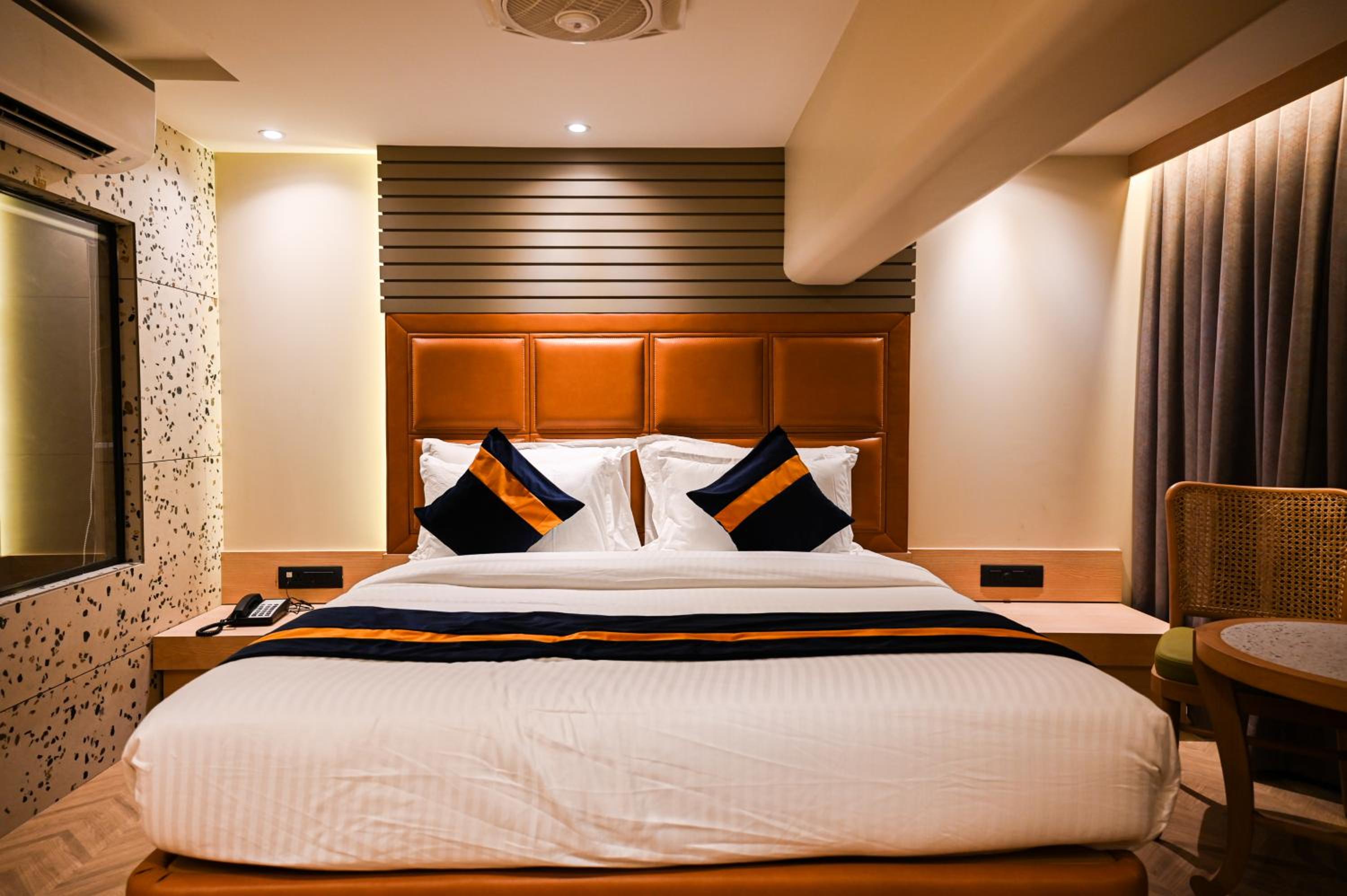 Deluxe Room - Photo 7