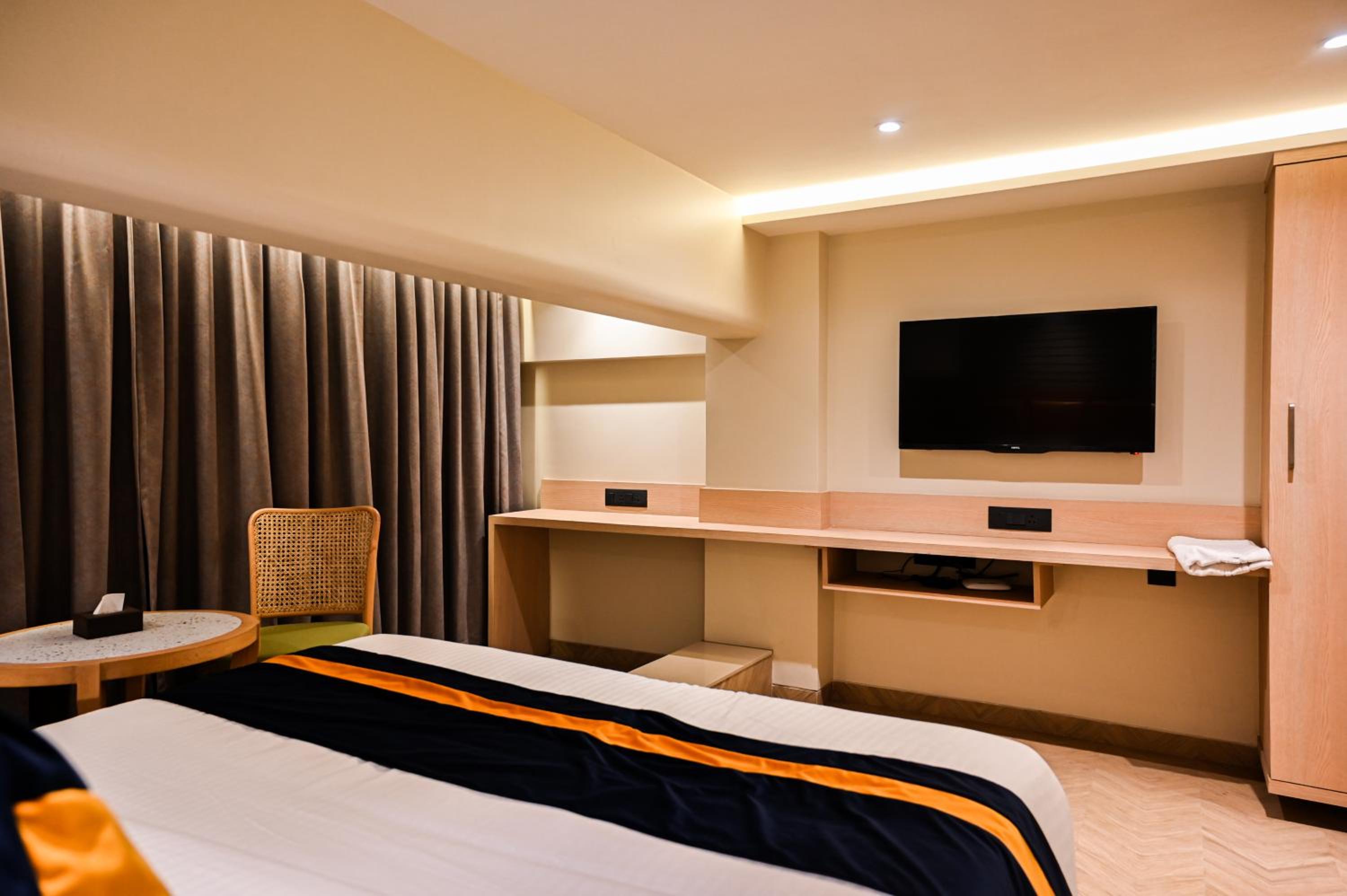 Deluxe Room - Photo 8