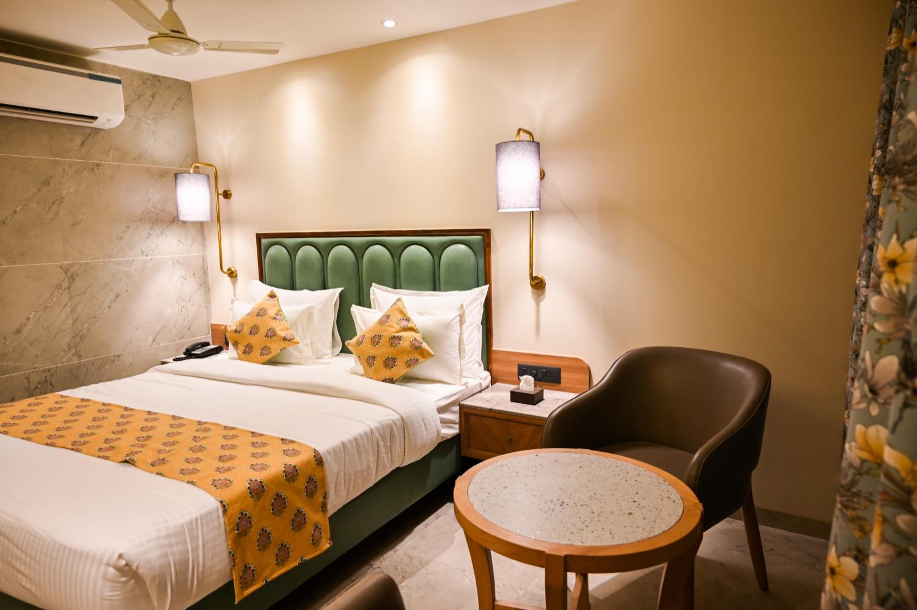 Deluxe Room - Photo 12