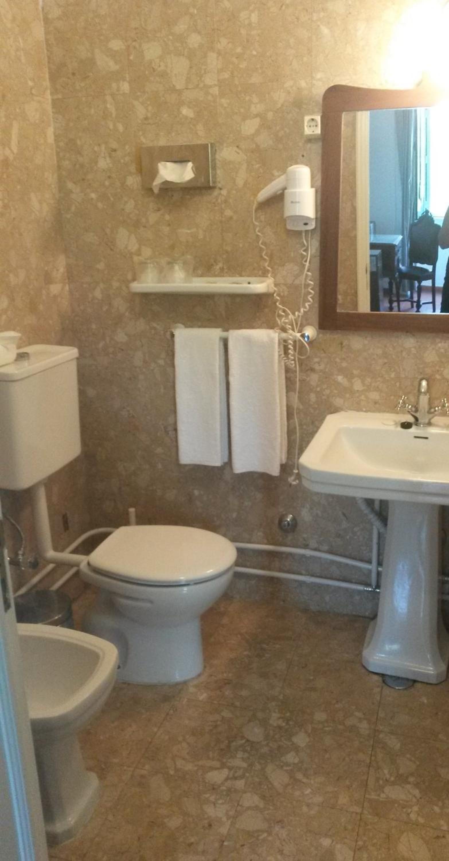 Suite - Photo 3