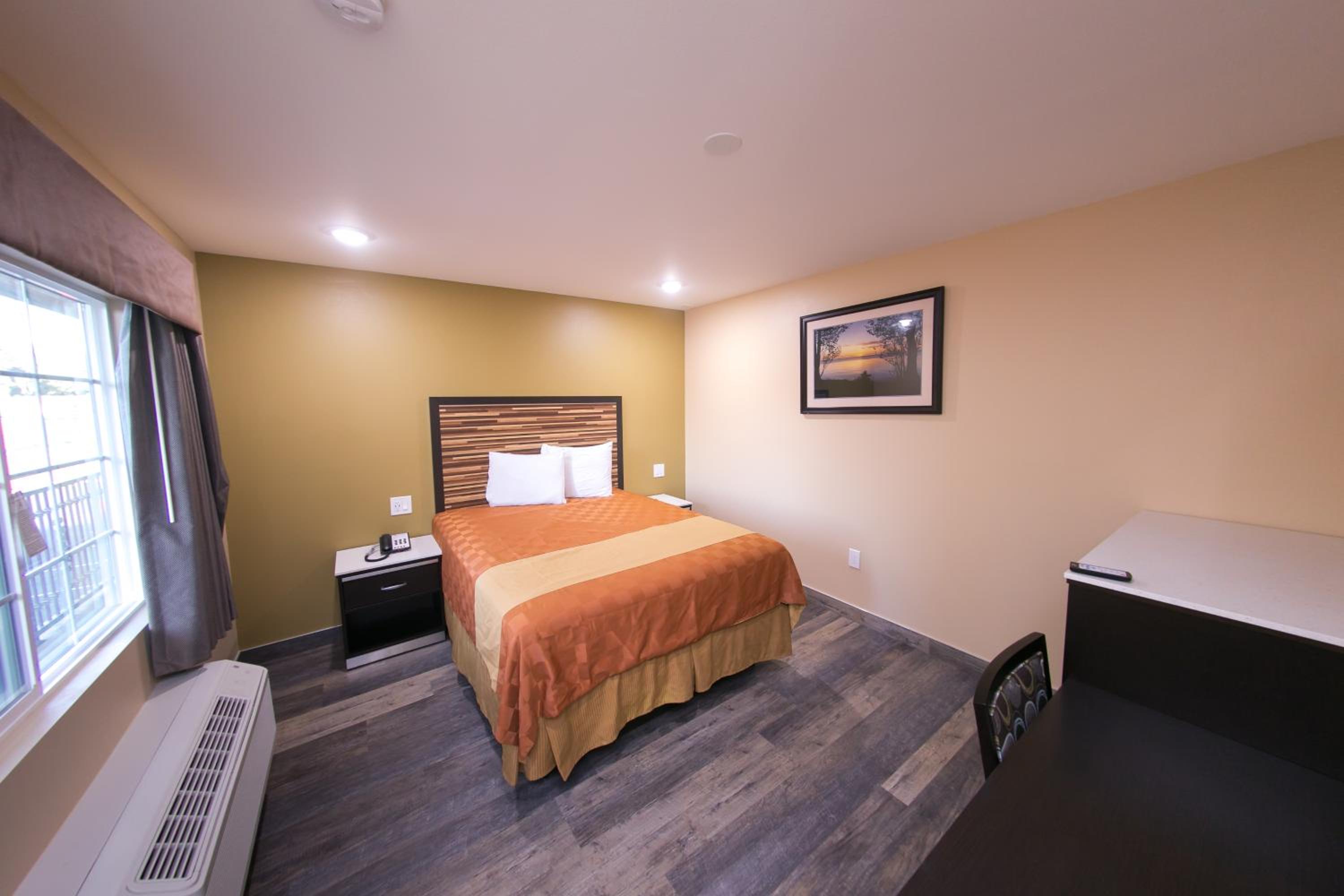 Budget Double Room photo 3