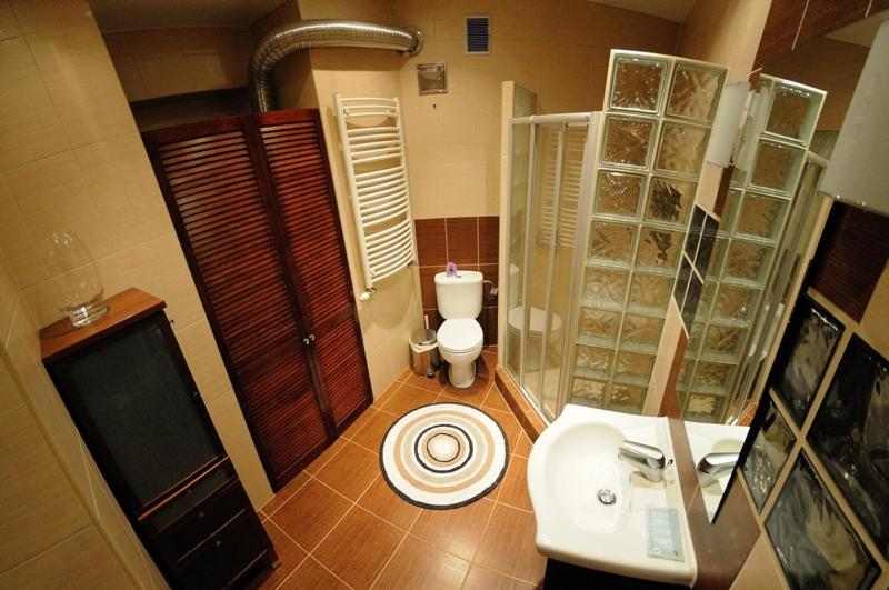 One-Bedroom Apartment - Photo 2