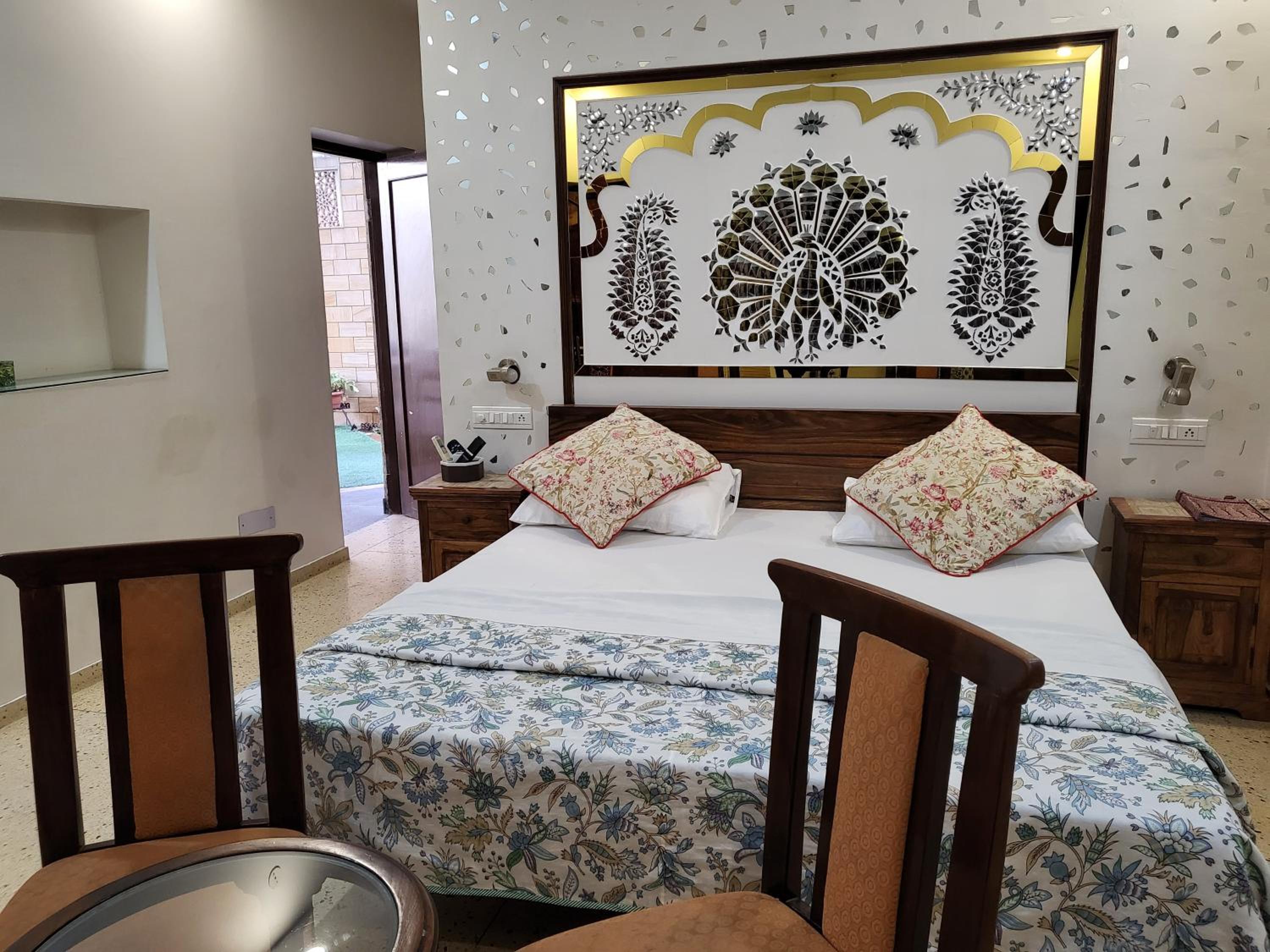 Near Reception Deluxe Room - Photo 2