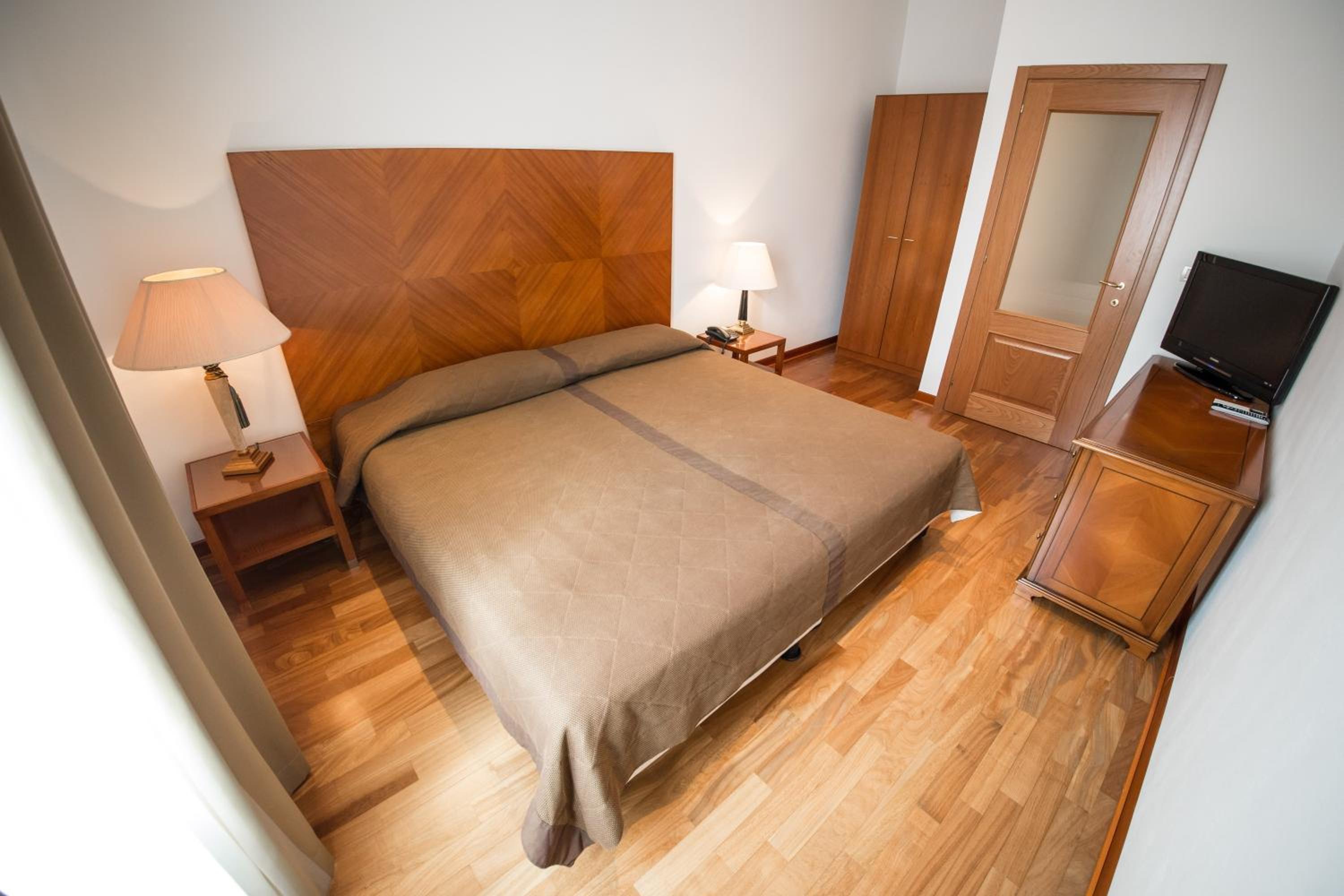 One-Bedroom Apartment - Photo 6