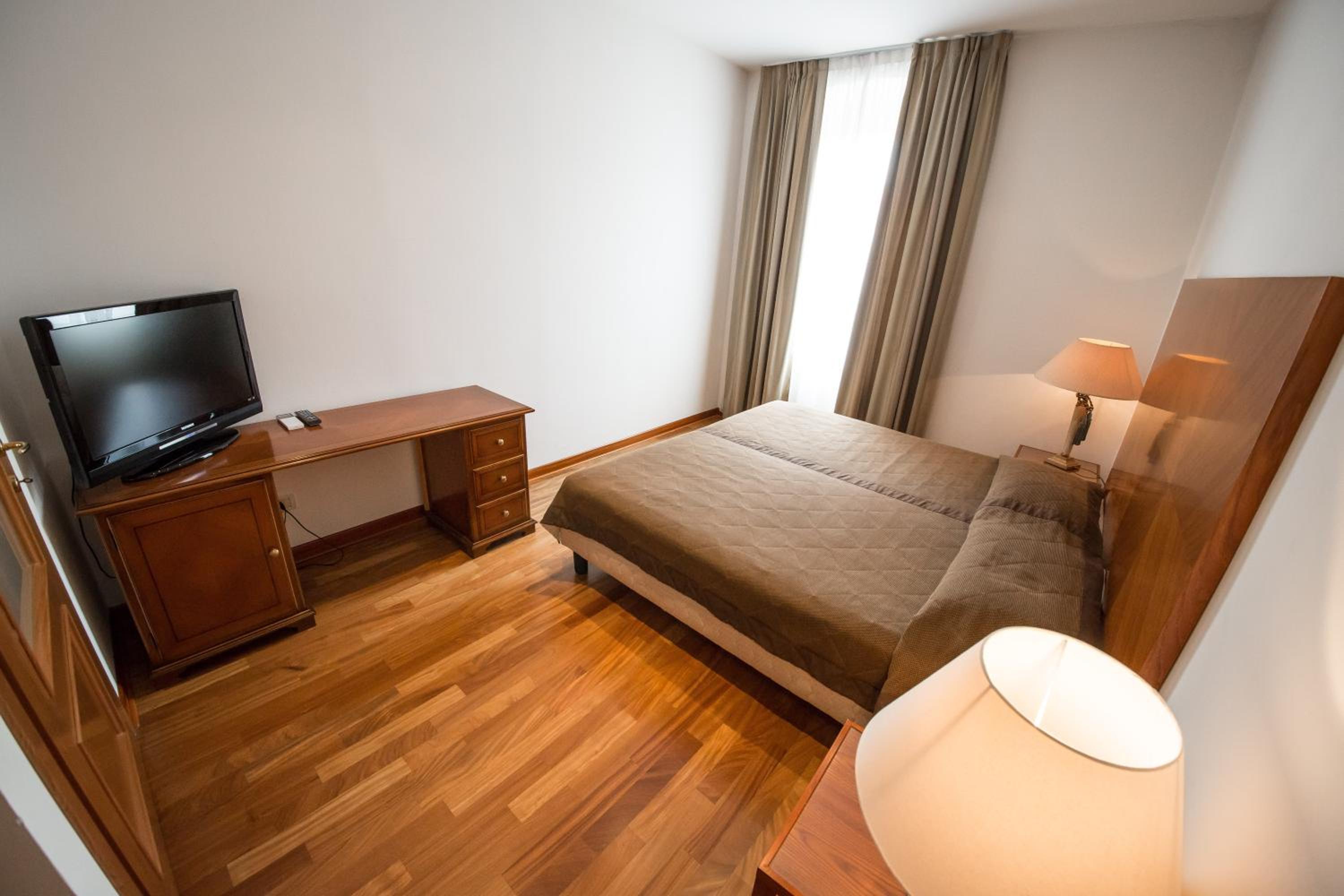 One-Bedroom Apartment - Photo 7