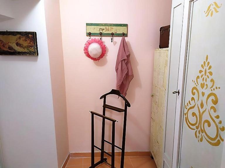 One-Bedroom House - Photo 18