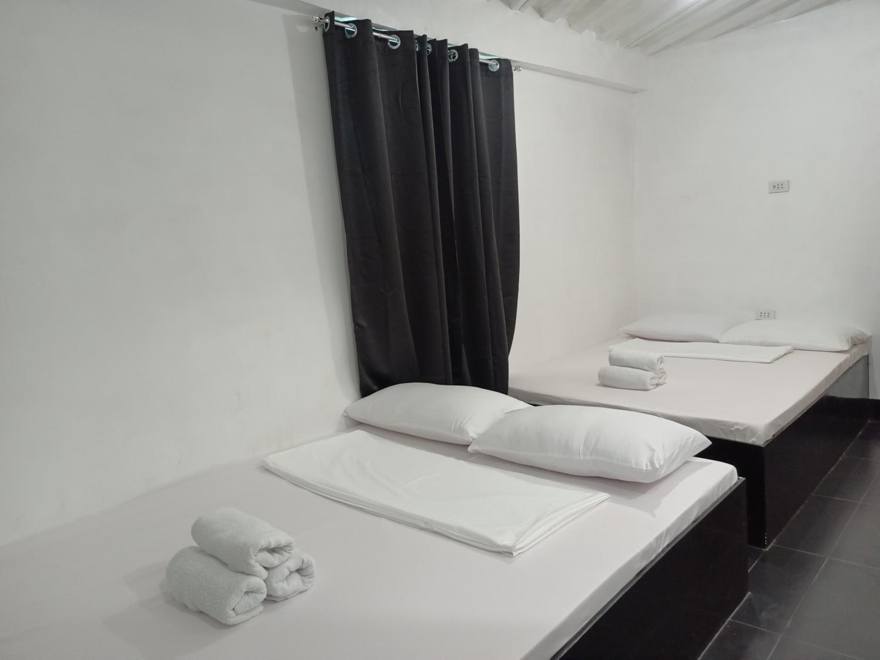 Double Room with Private Bathroom - Photo 9