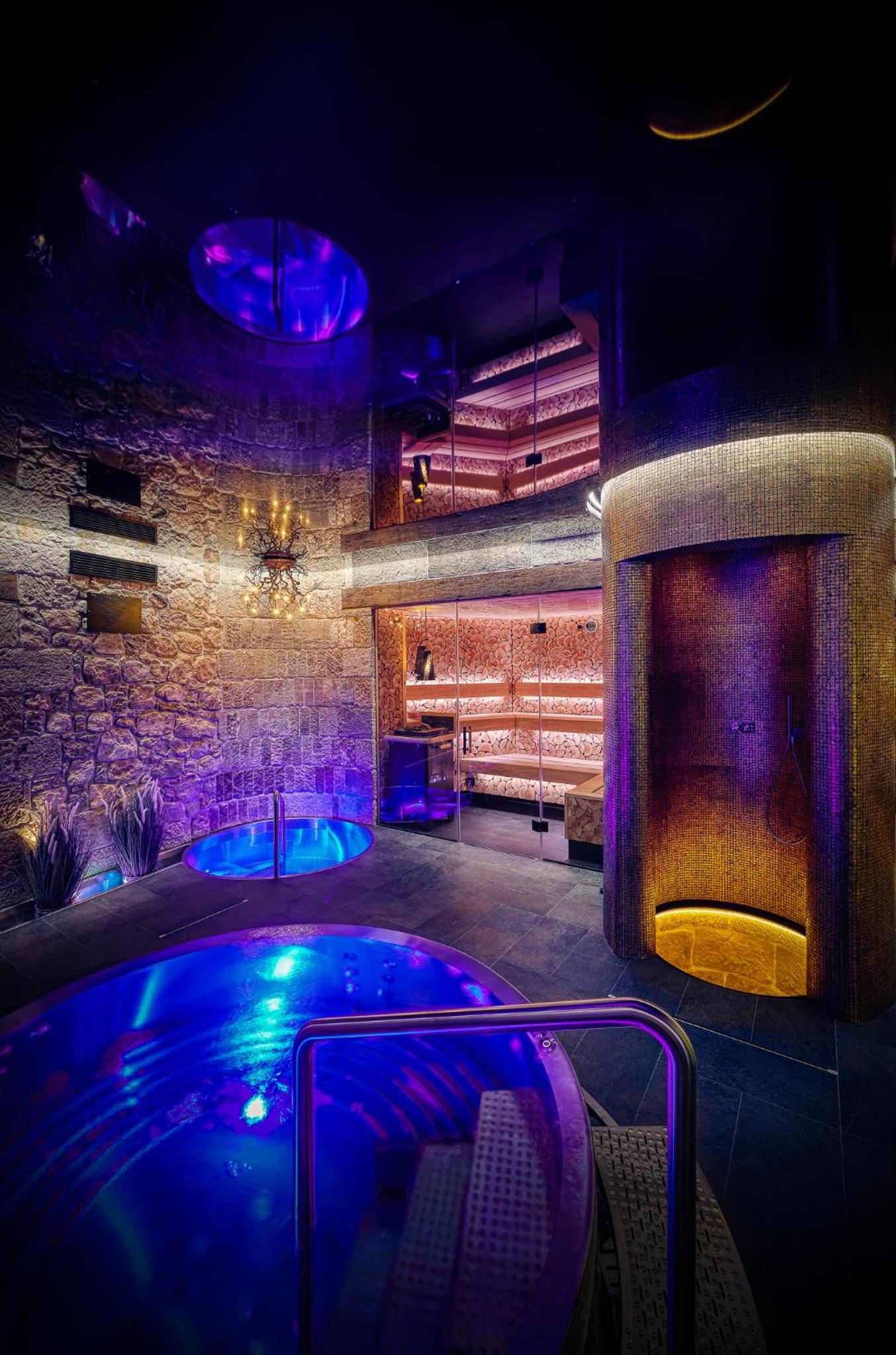 Deluxe King Room - Photo 6