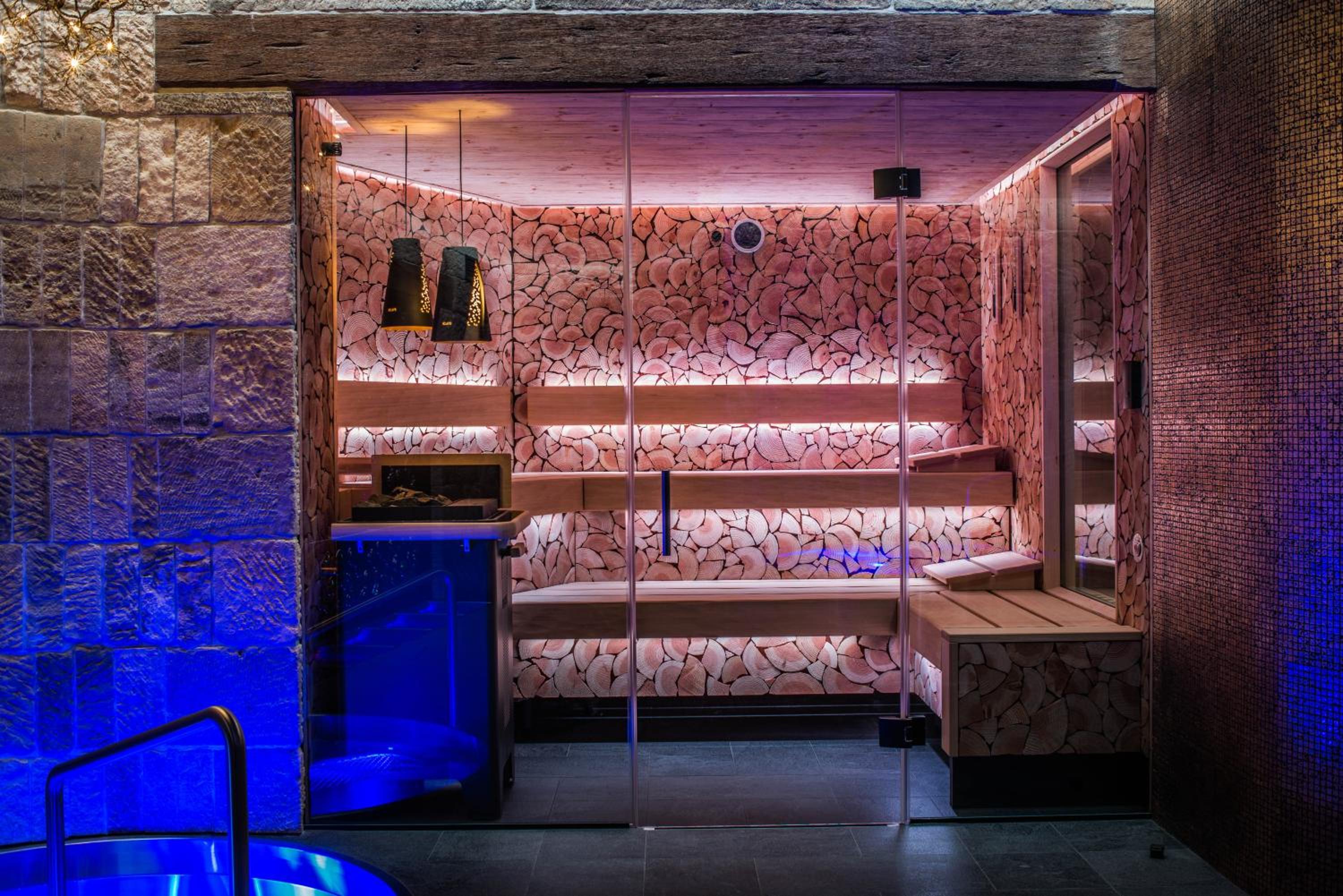 Deluxe King Room - Photo 7