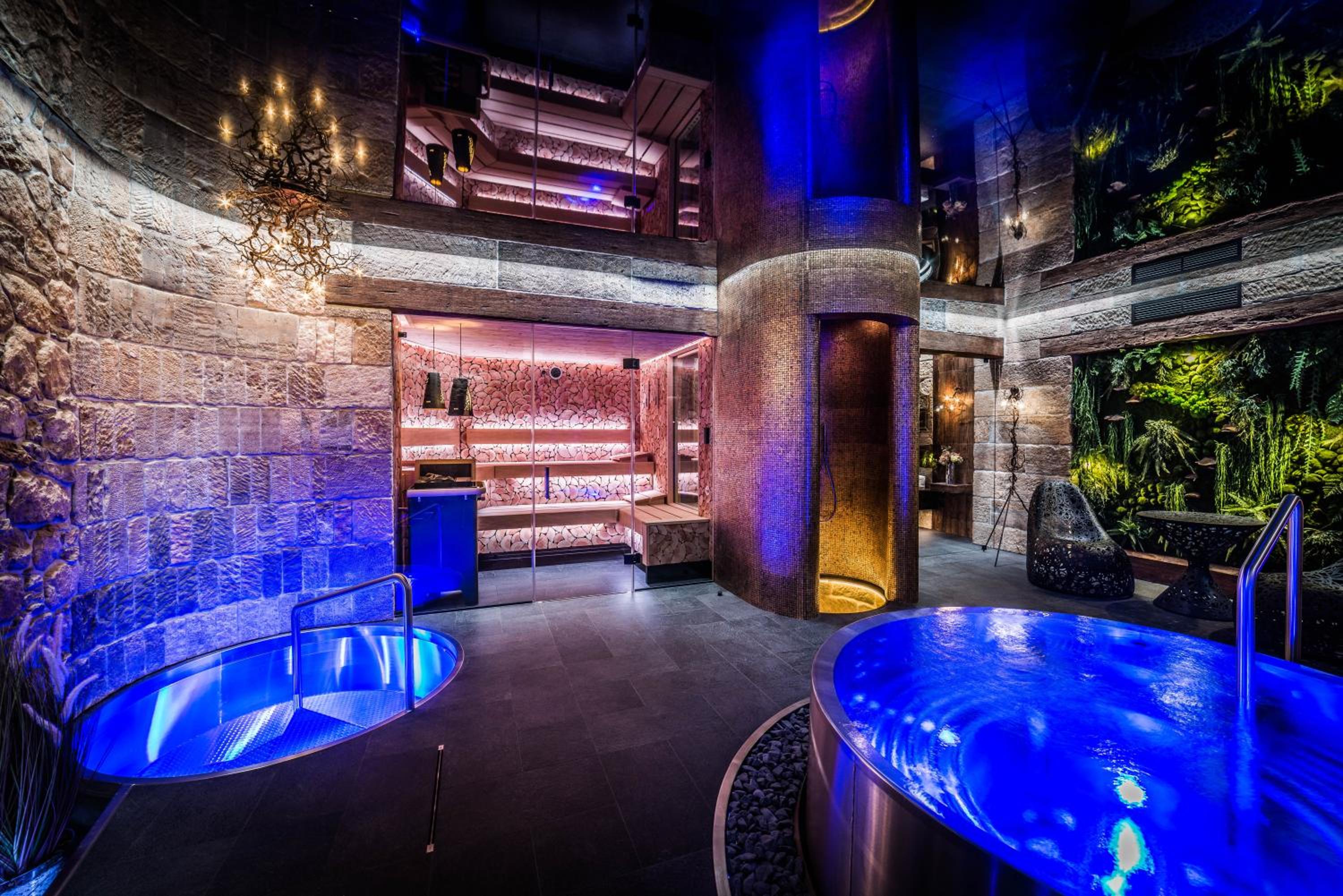 Deluxe King Room - Photo 1