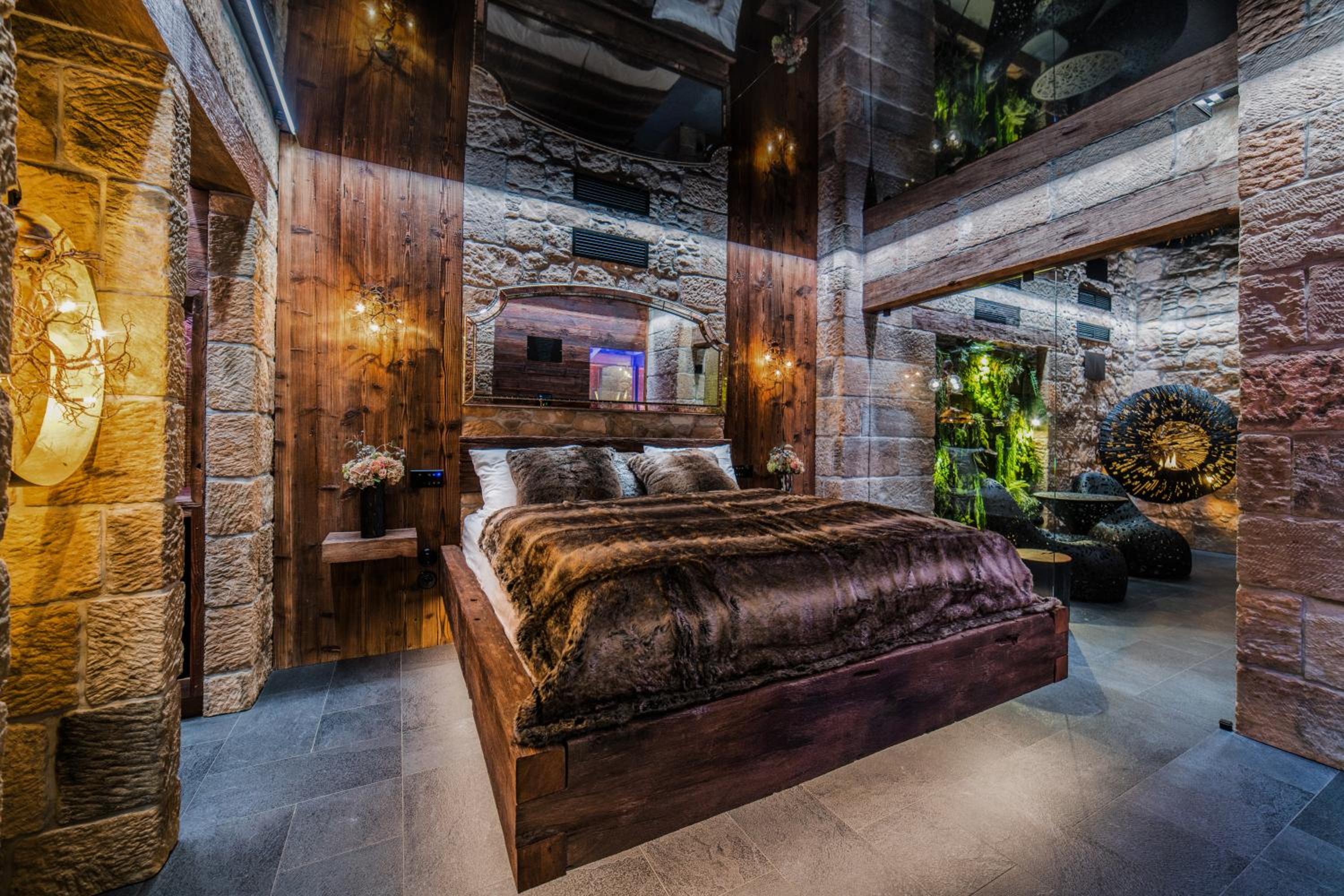 Deluxe King Room - Photo 2