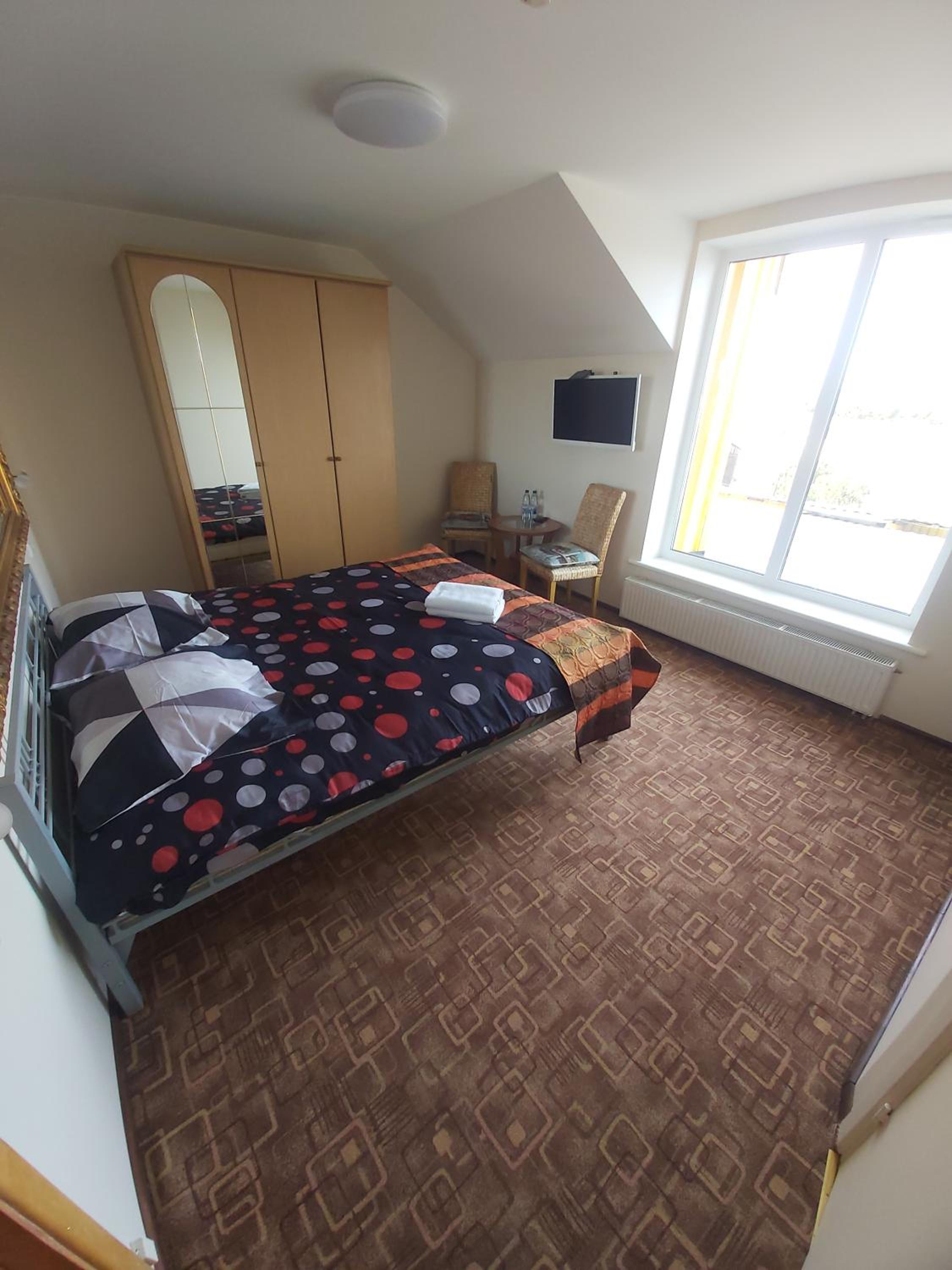 Double Room - Photo 6
