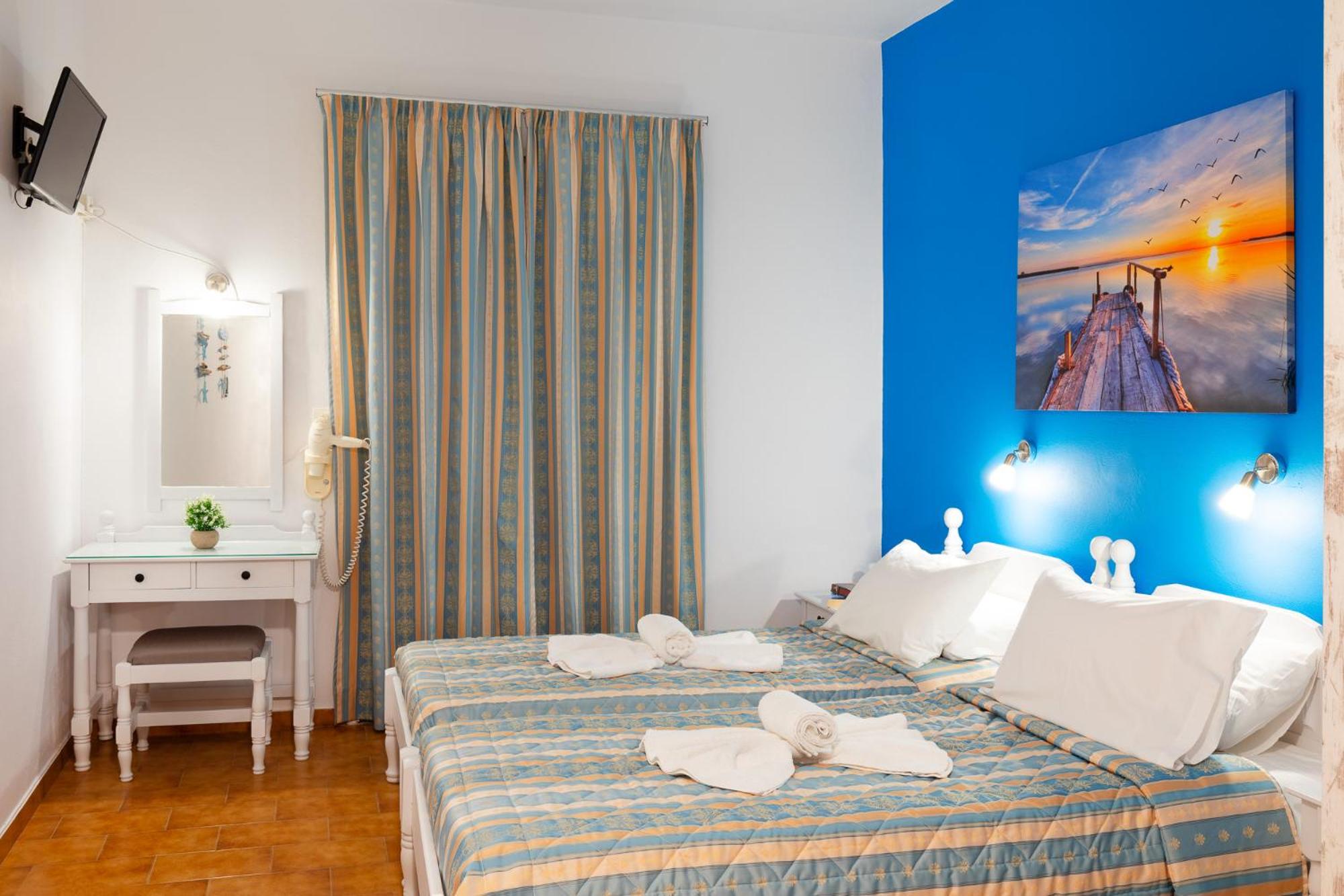 Deluxe Double Room with Balcony and Sea View photo 2
