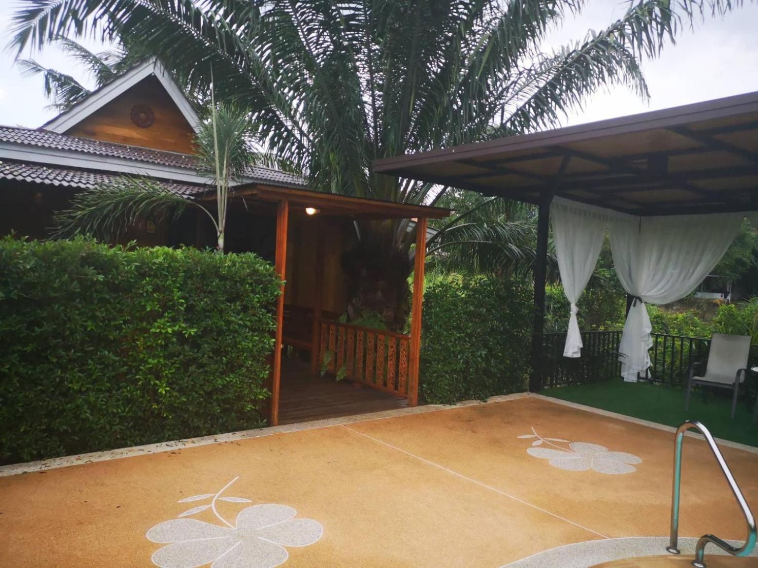 Family Villa with Pool Access photo 2