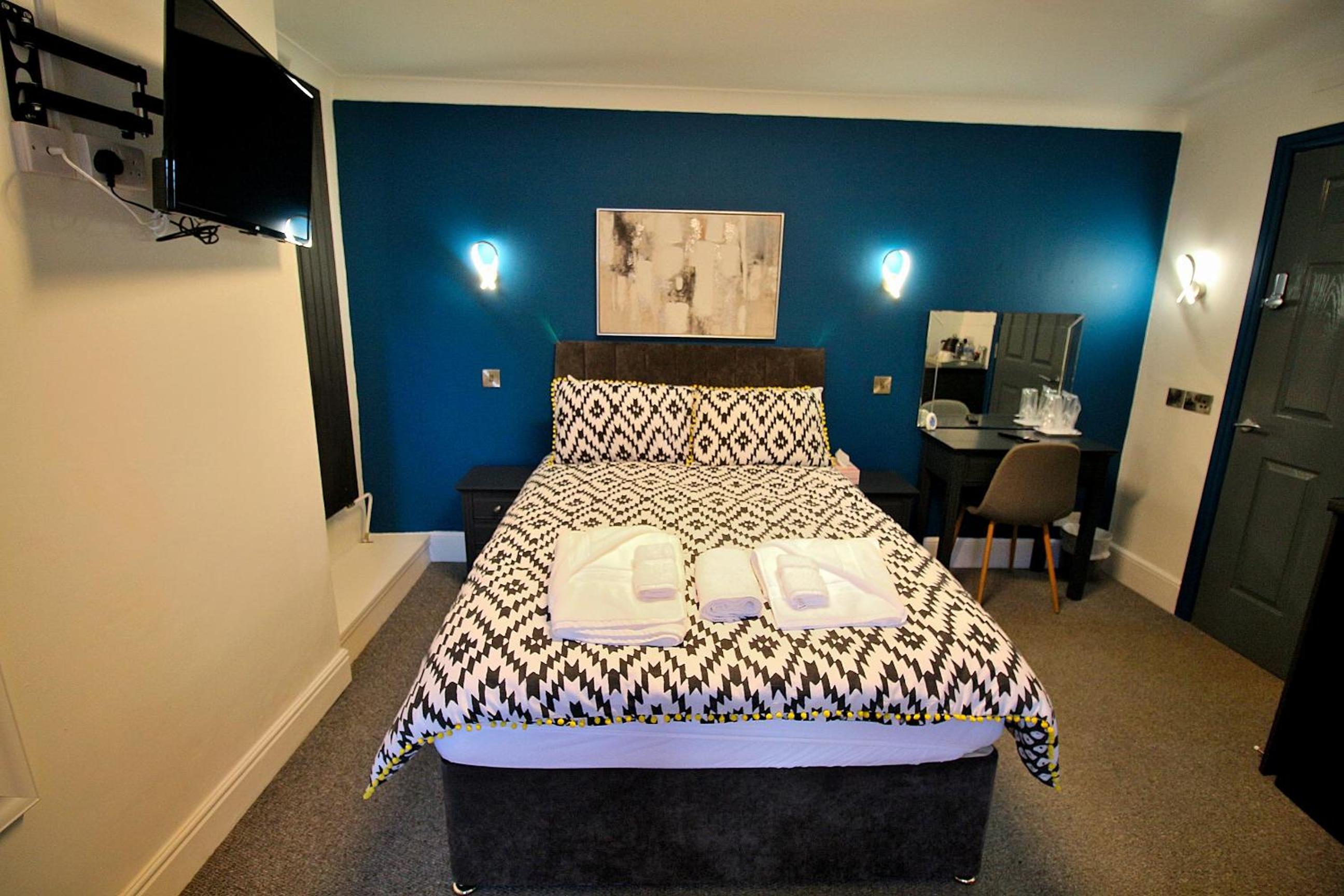 Double Room with Private Bathroom - Photo 7