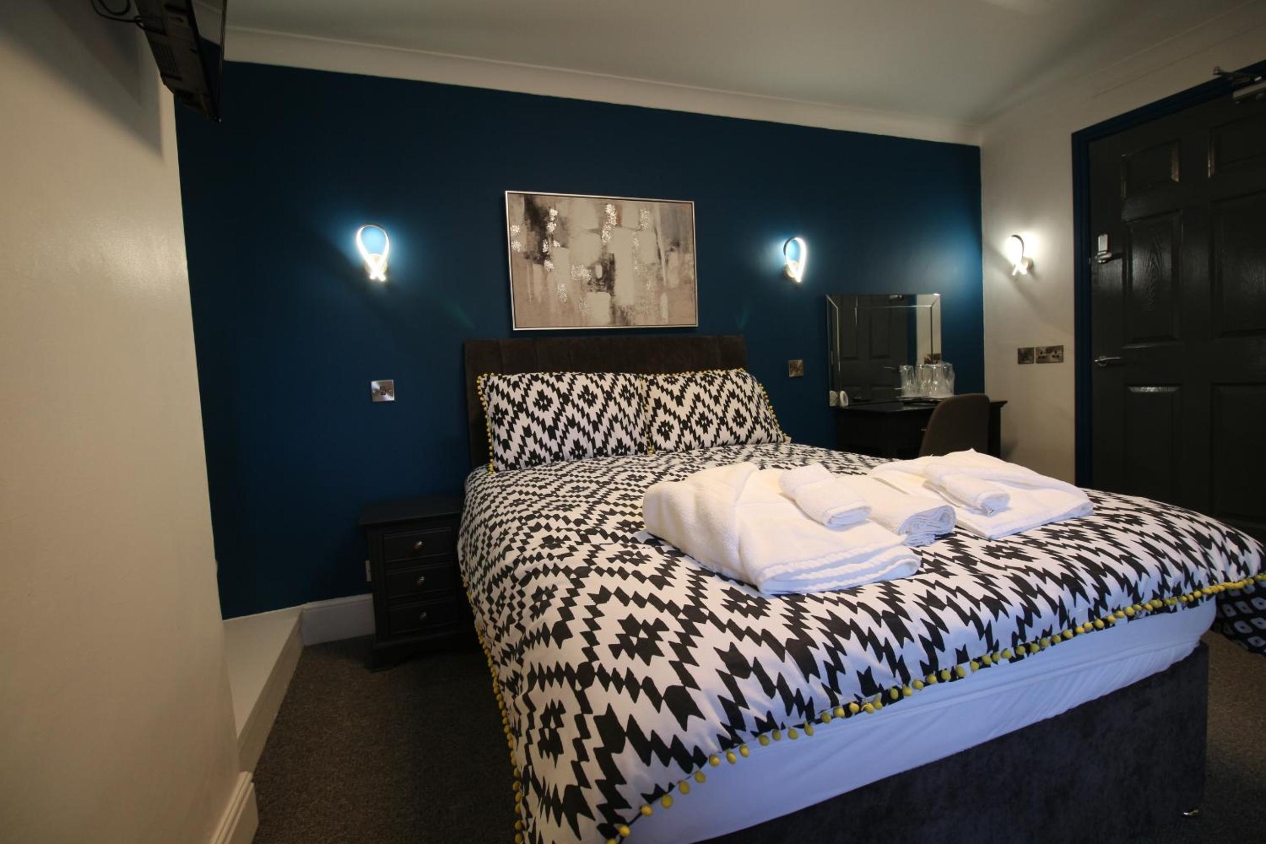 Double Room with Private Bathroom - Photo 10