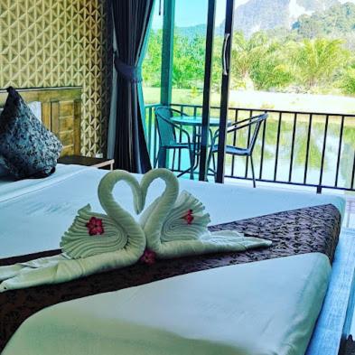 Deluxe Bungalow with Lake View photo 1