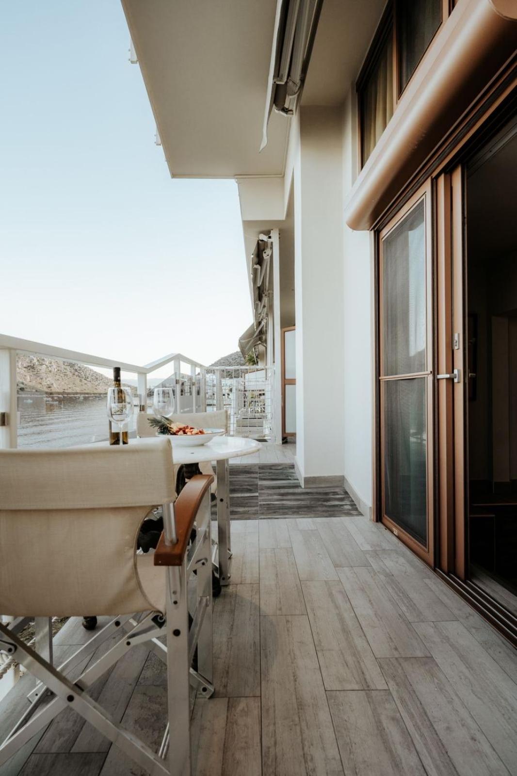 Suite (5 adults) with Jacuzzi and Sea view - Photo 13