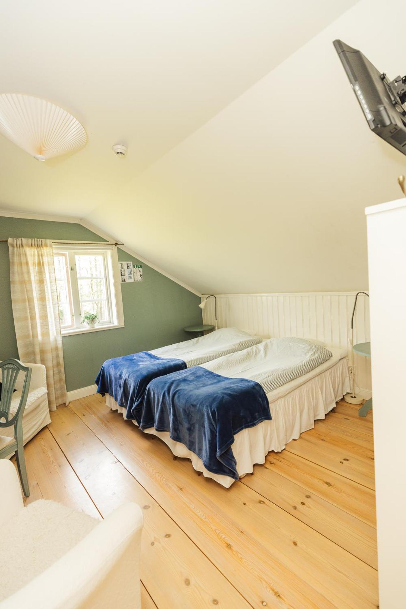 Double Room - Photo 11
