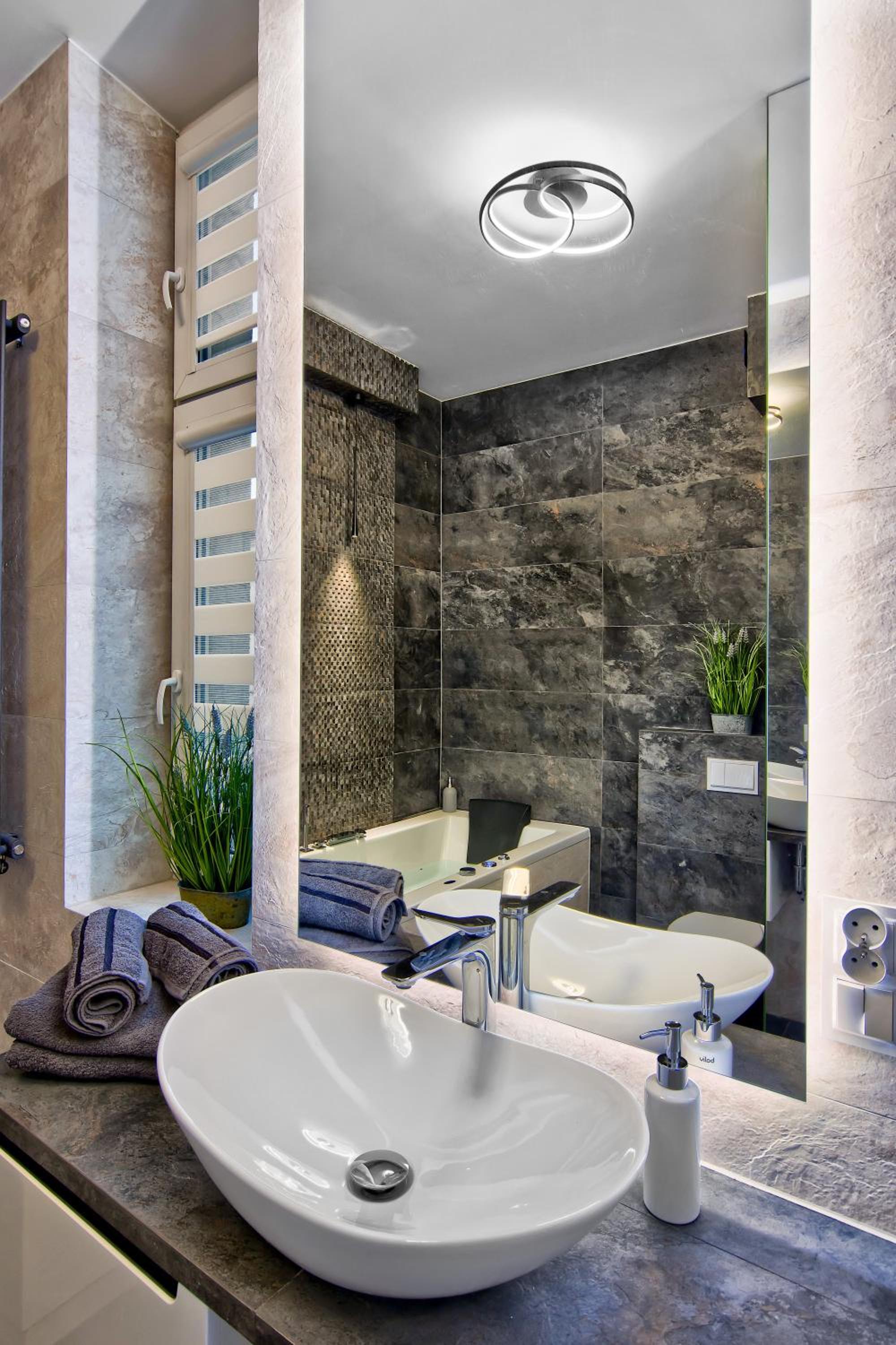 One-Bedroom Apartment - Photo 7