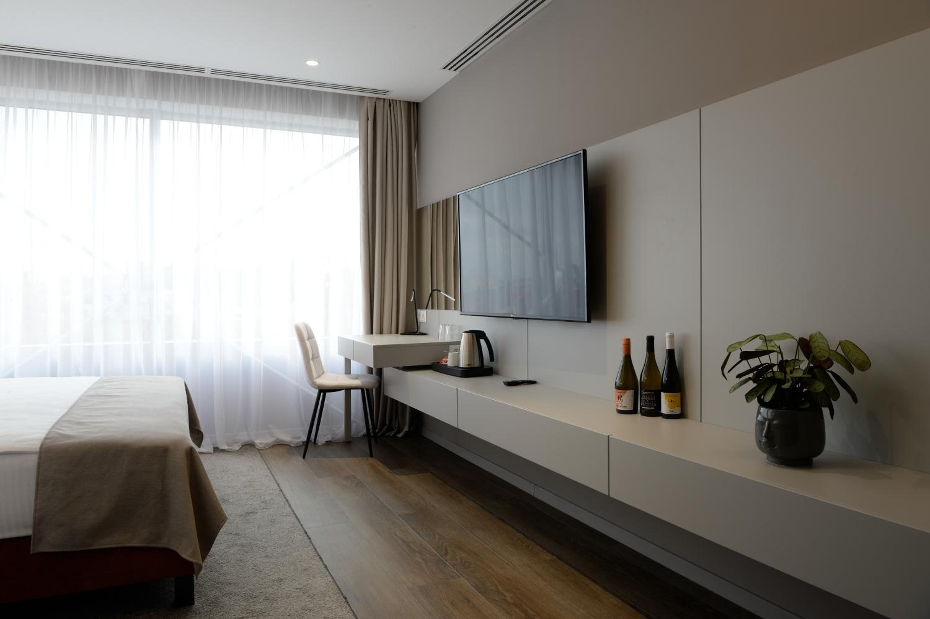 Double Room - Photo 7