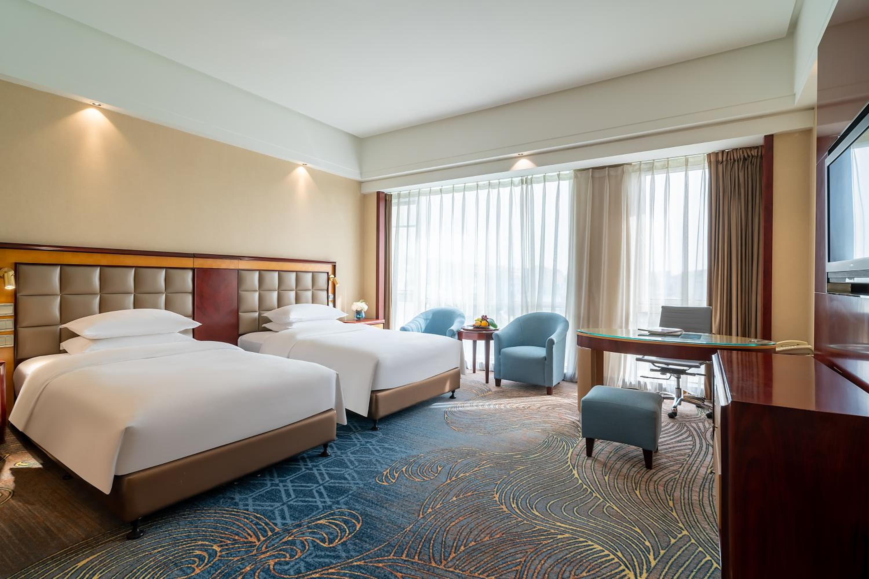 Deluxe Twin Room with Two Twin Beds and View - Non-Smoking
