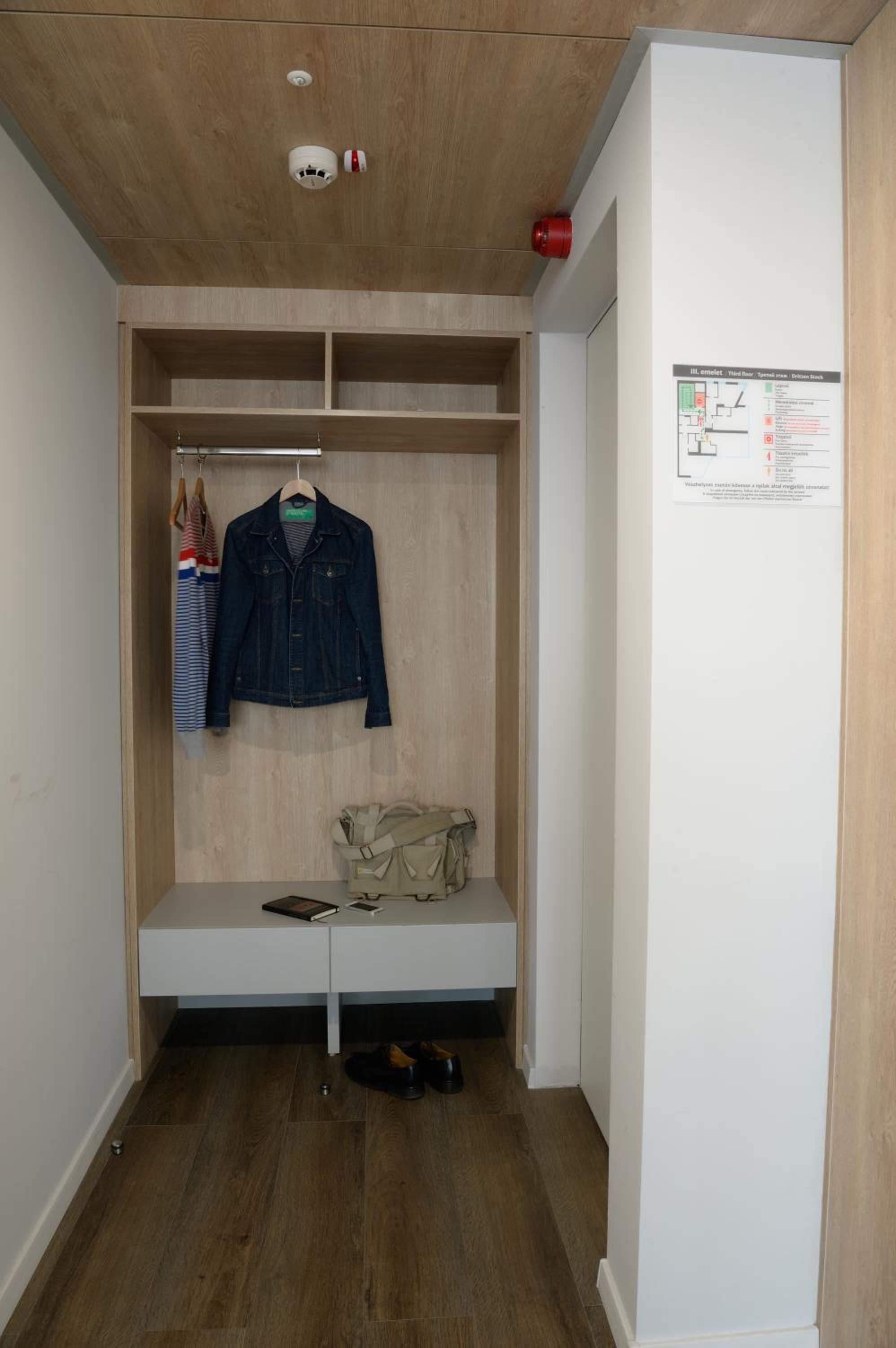 Deluxe Double Room - Photo 11