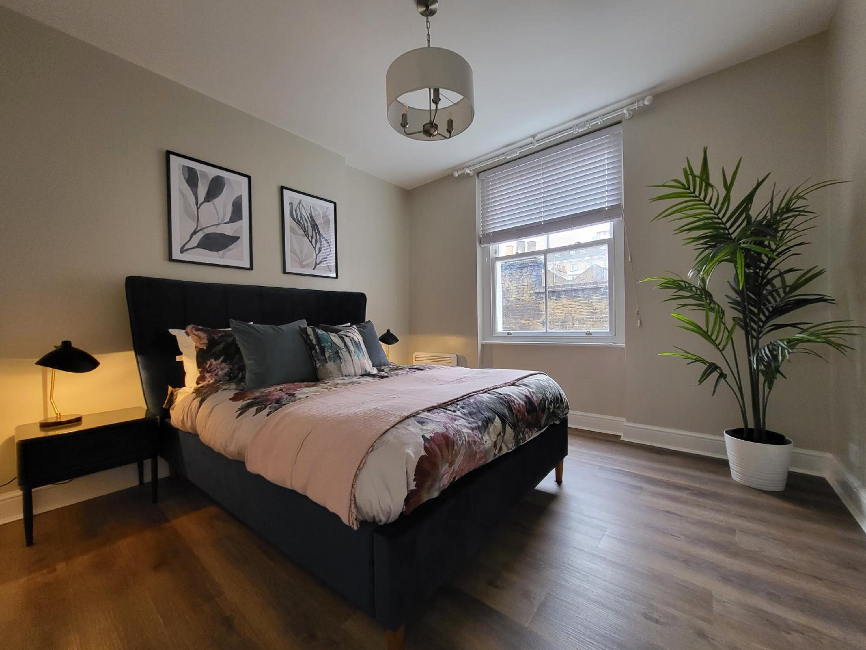 One-Bedroom Apartment photo 1