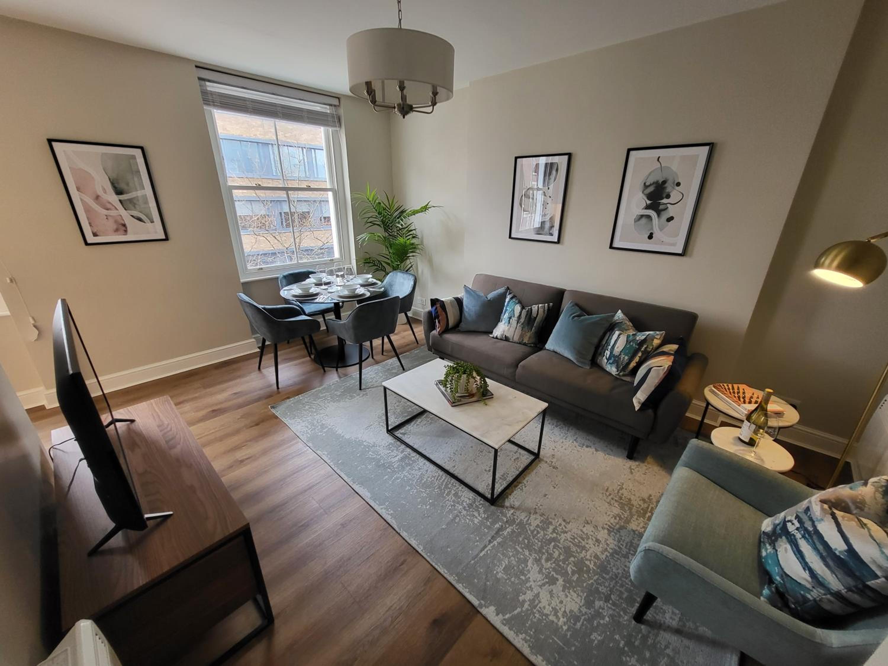 One-Bedroom Apartment photo 2