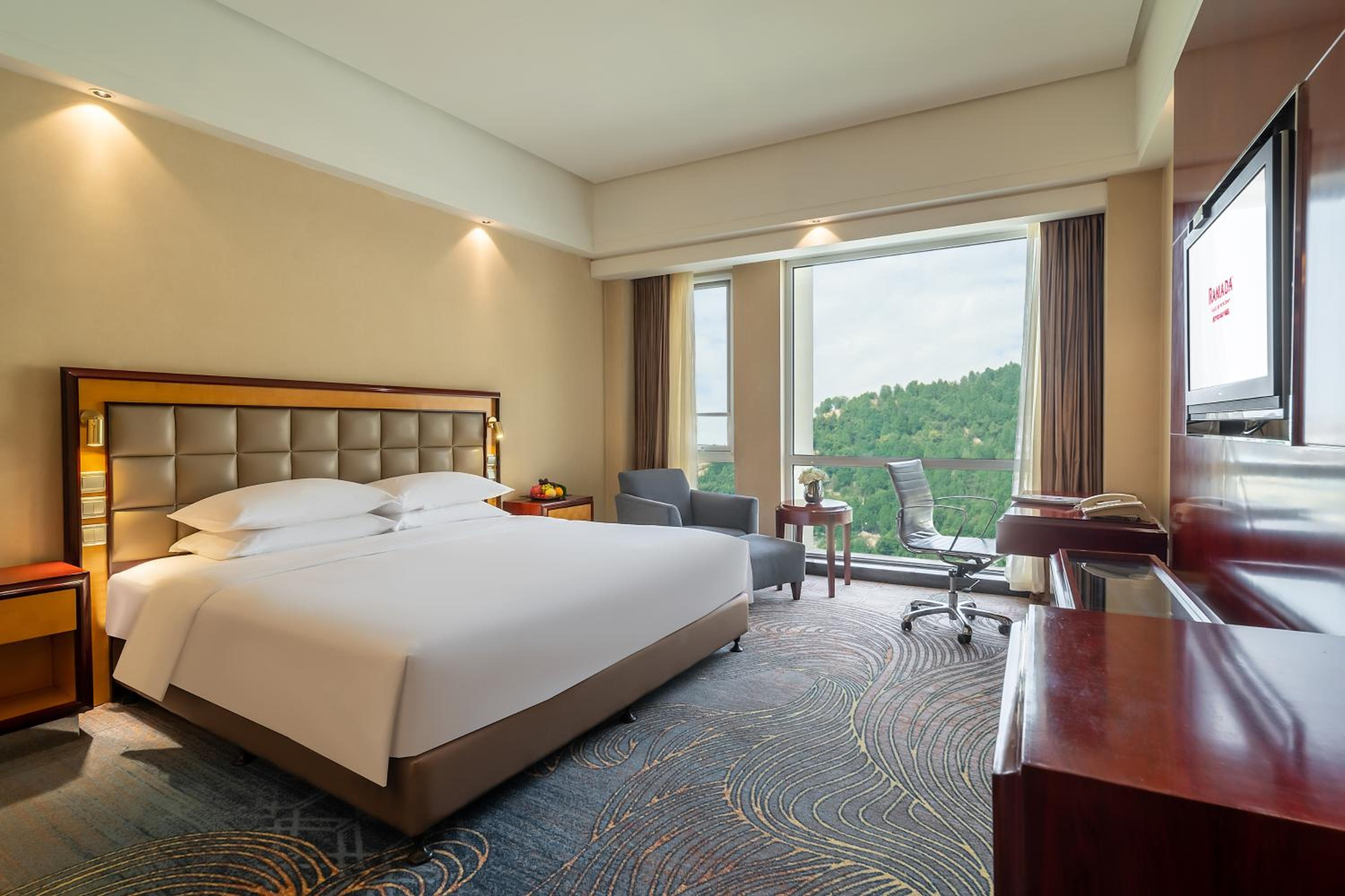 Deluxe King Room with View - Non-Smoking