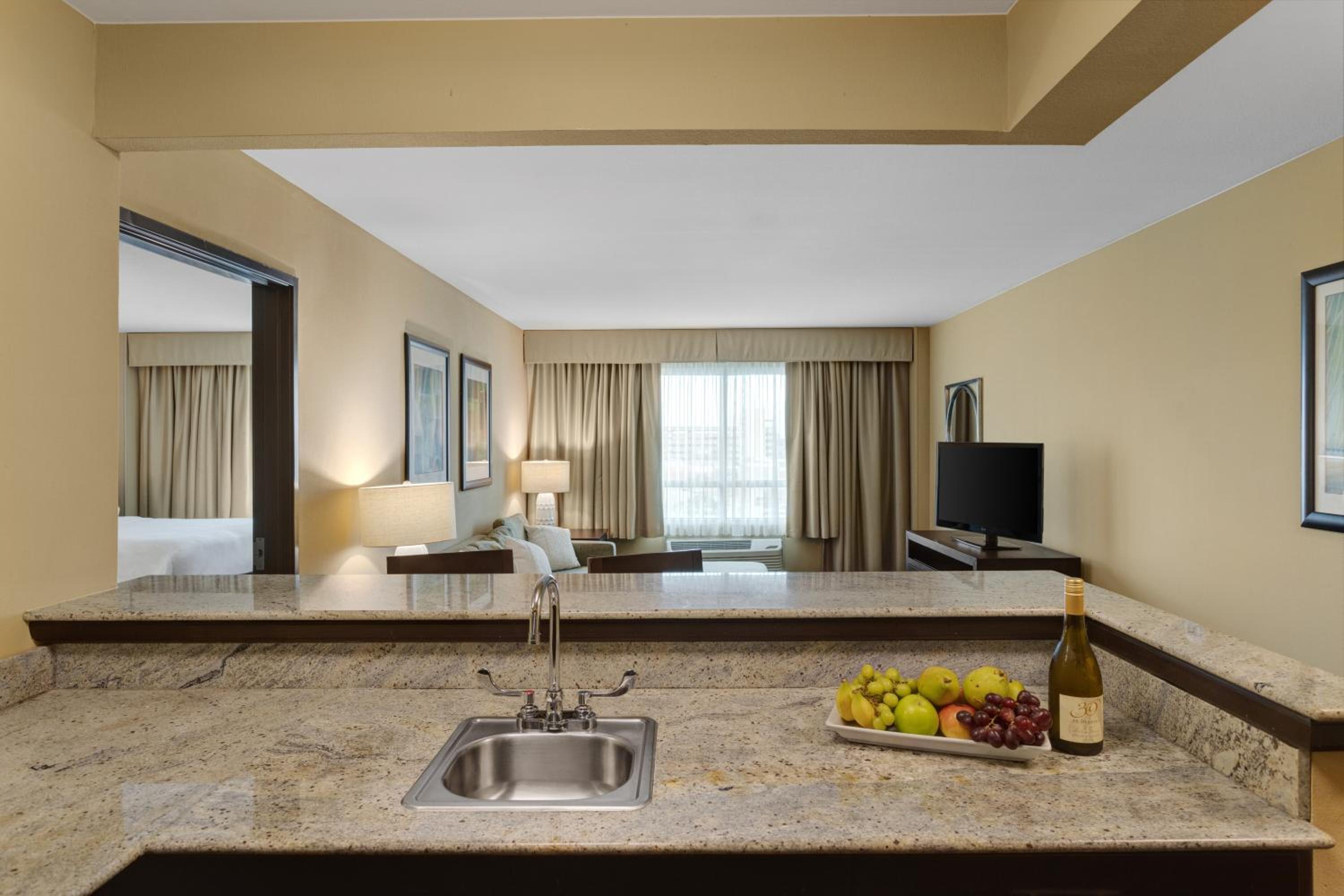 One-Bedroom Suite with Two Queen Beds - Photo 12