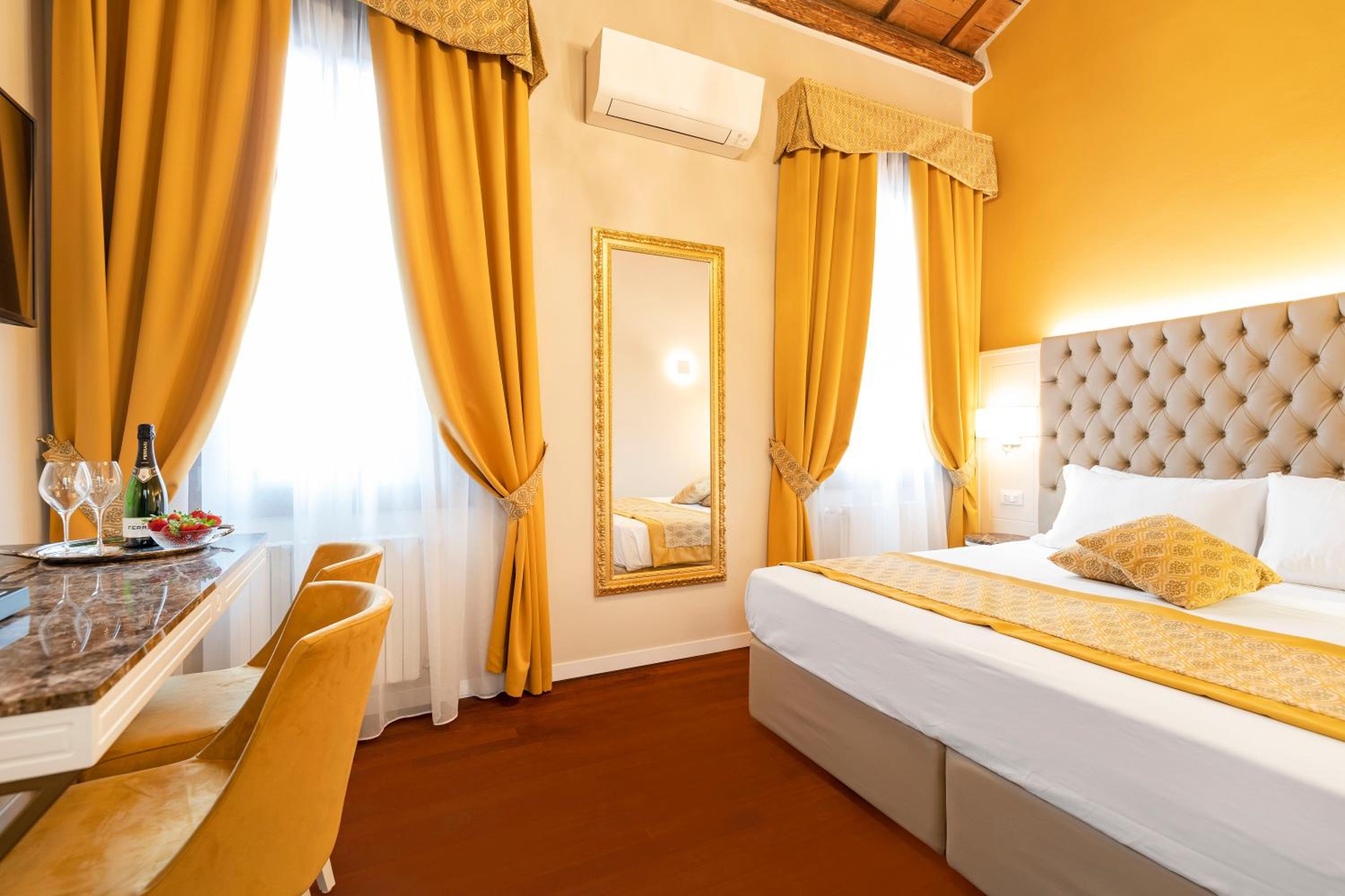 Deluxe Double or Twin Room photo 3