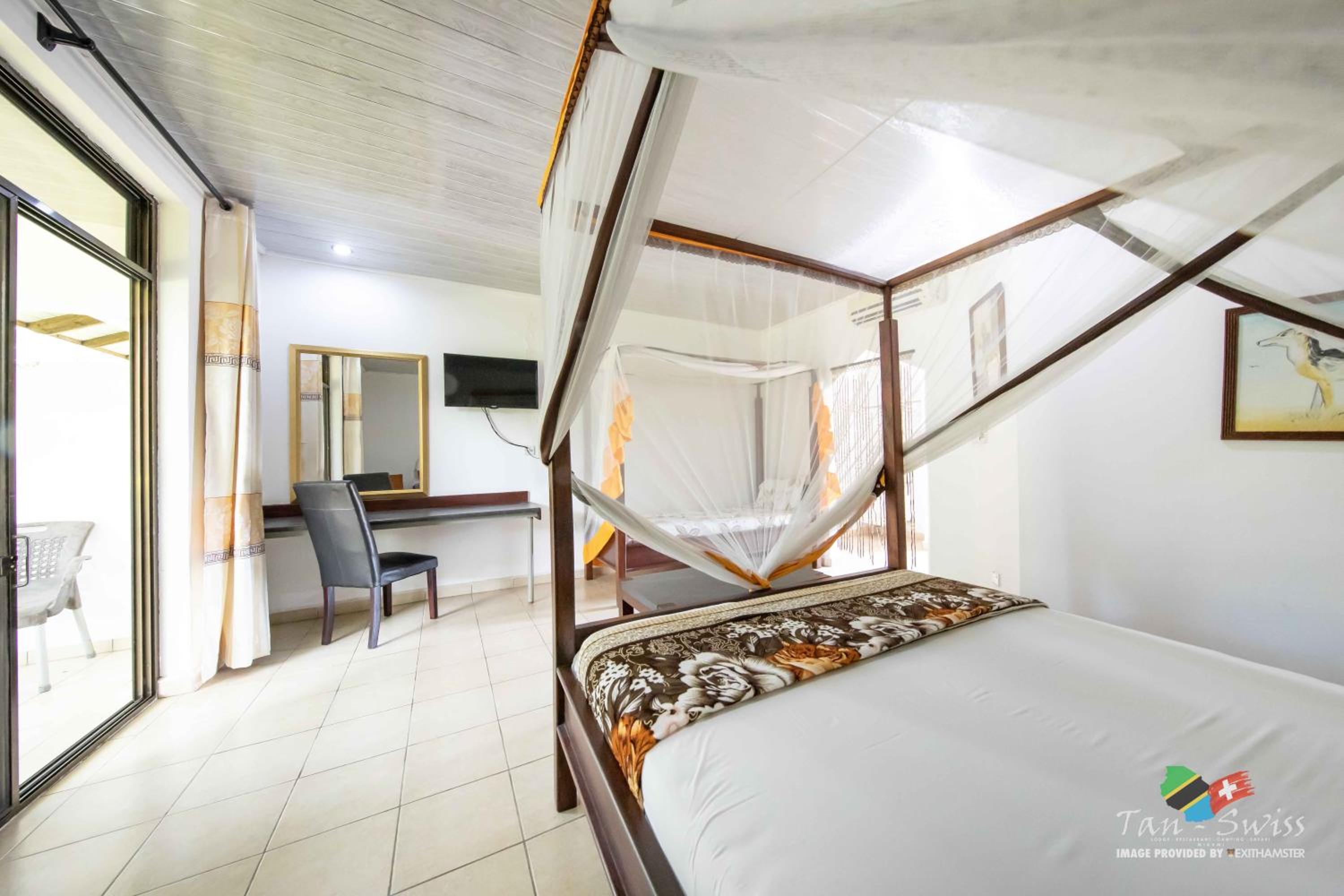 Double Room - Photo 18