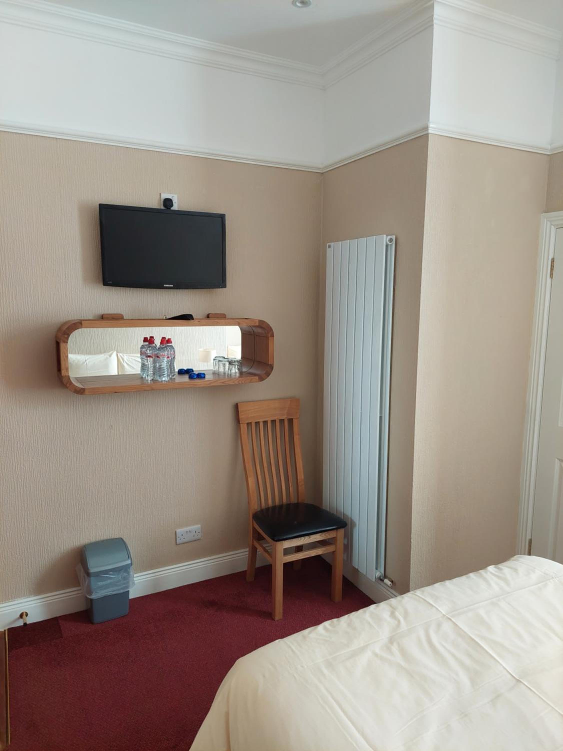 Double Room with Private Bathroom photo 2