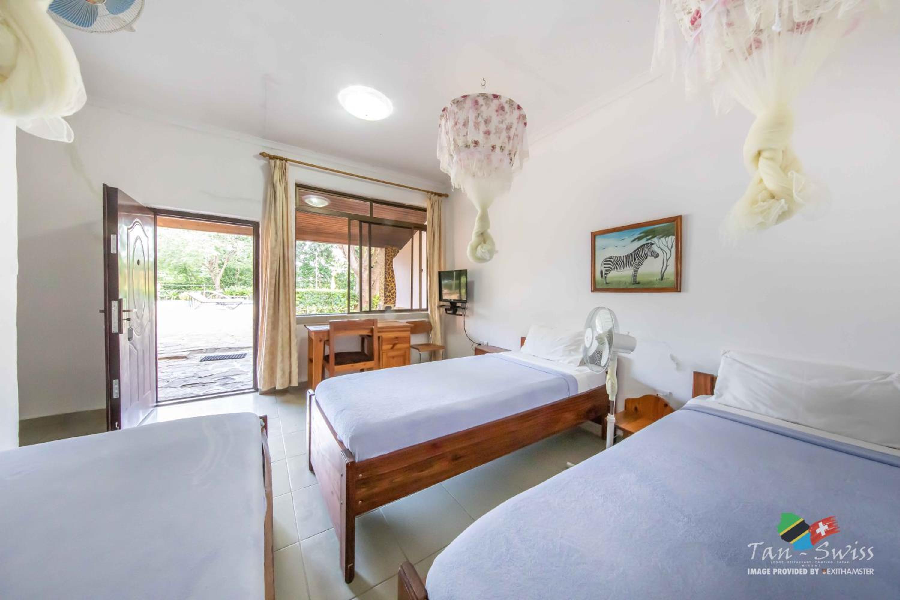 Double Room - Photo 6