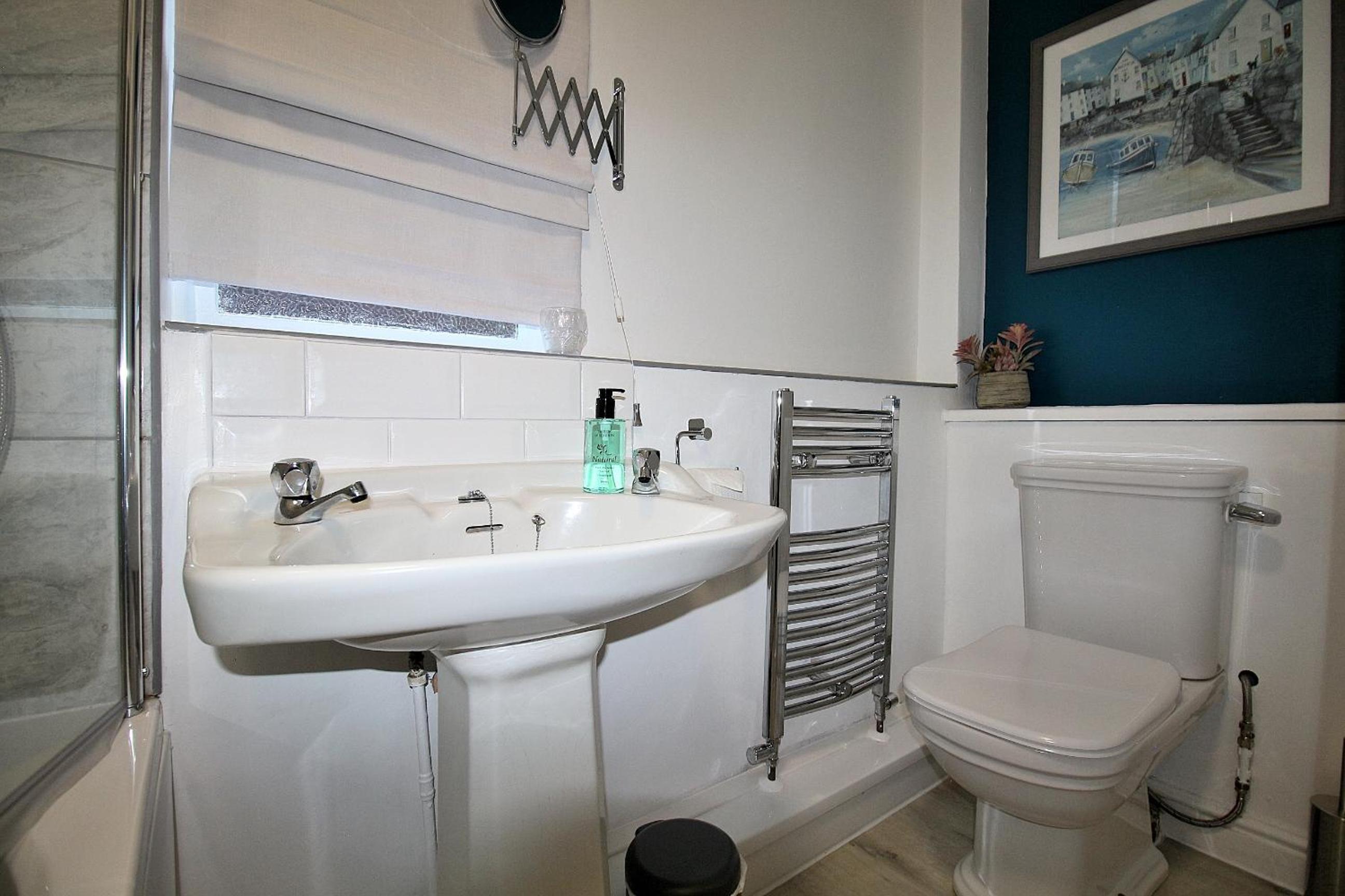 Single Room with Shared Bathroom photo 2