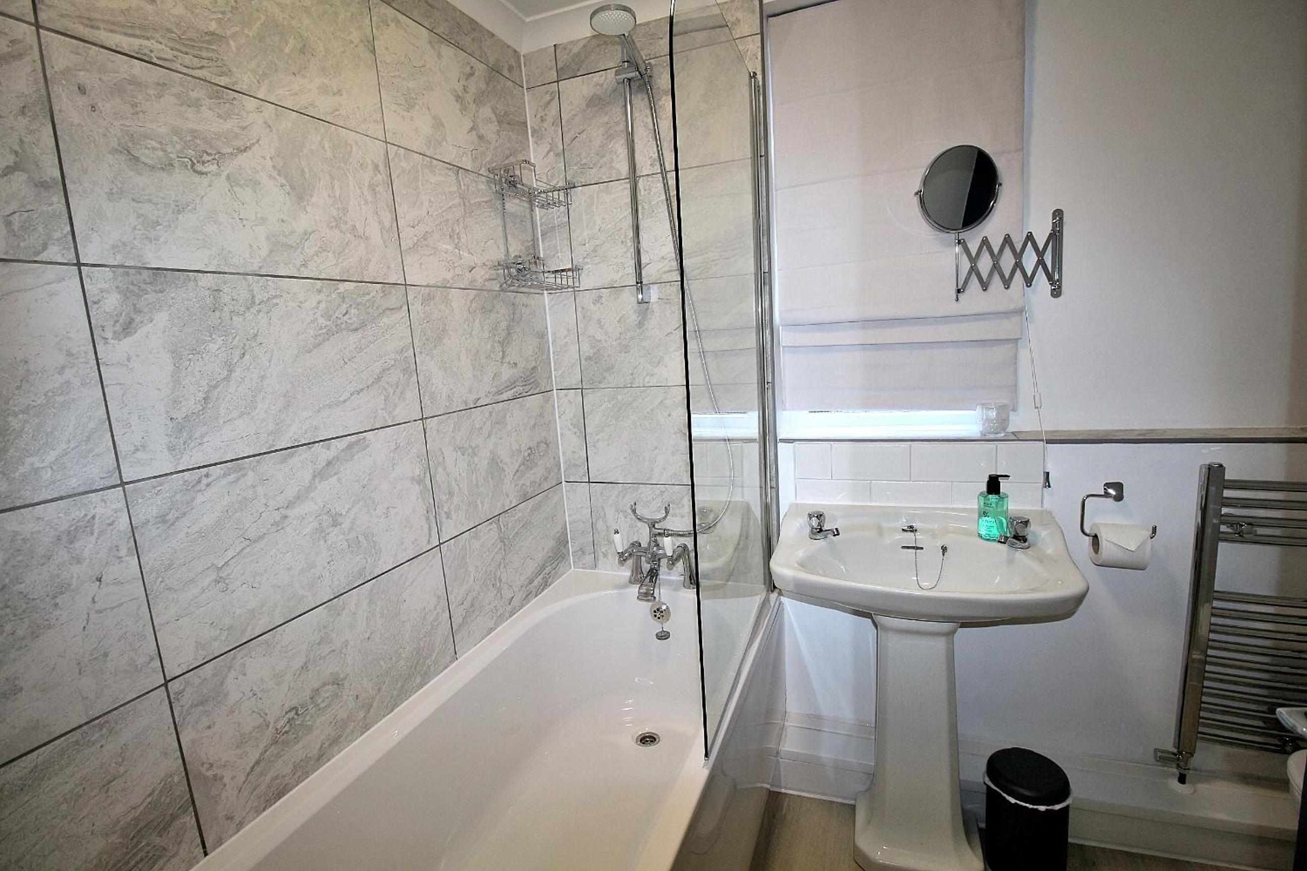 Single Room with Shared Bathroom photo 3