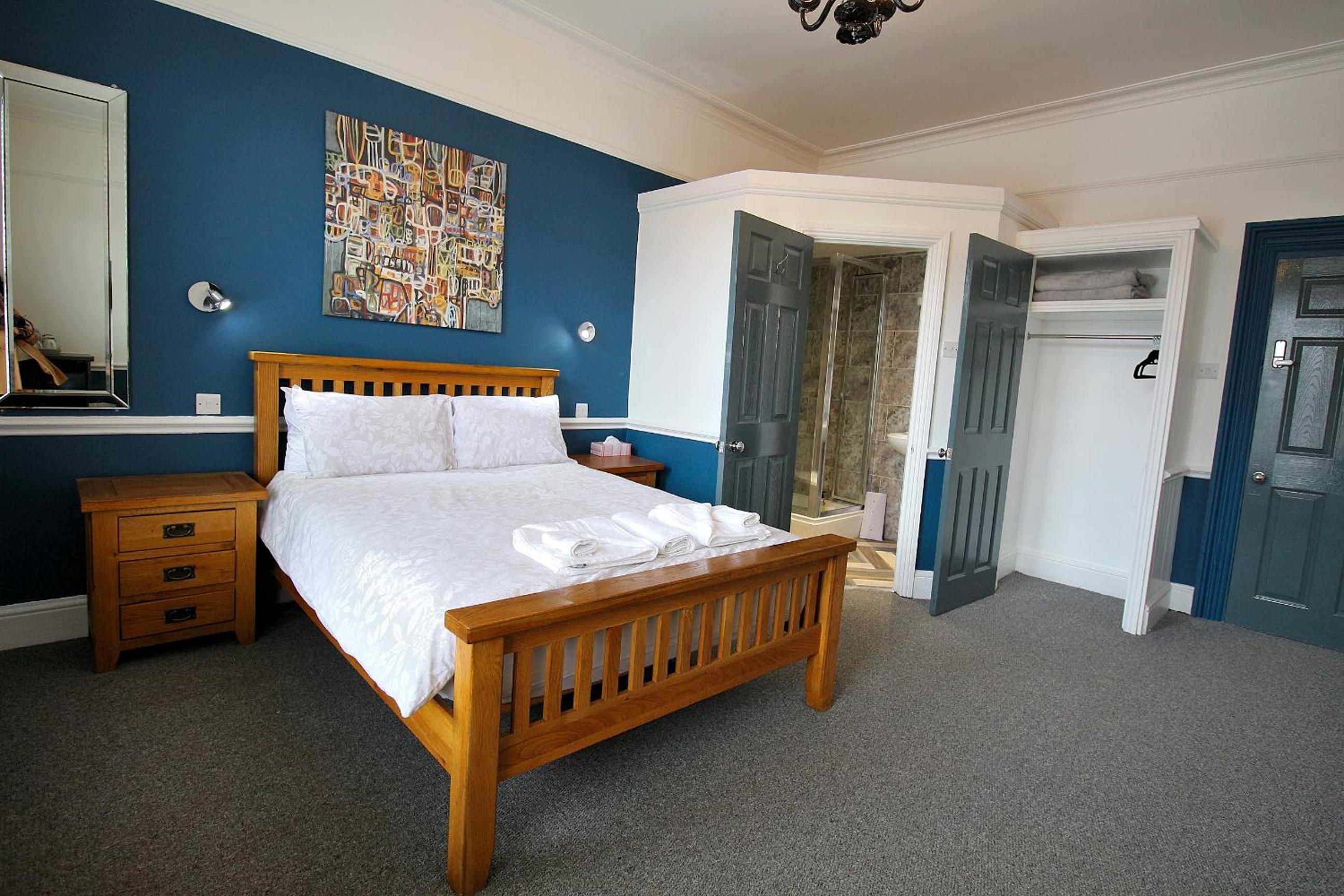 Double Room with Private Bathroom - Photo 11