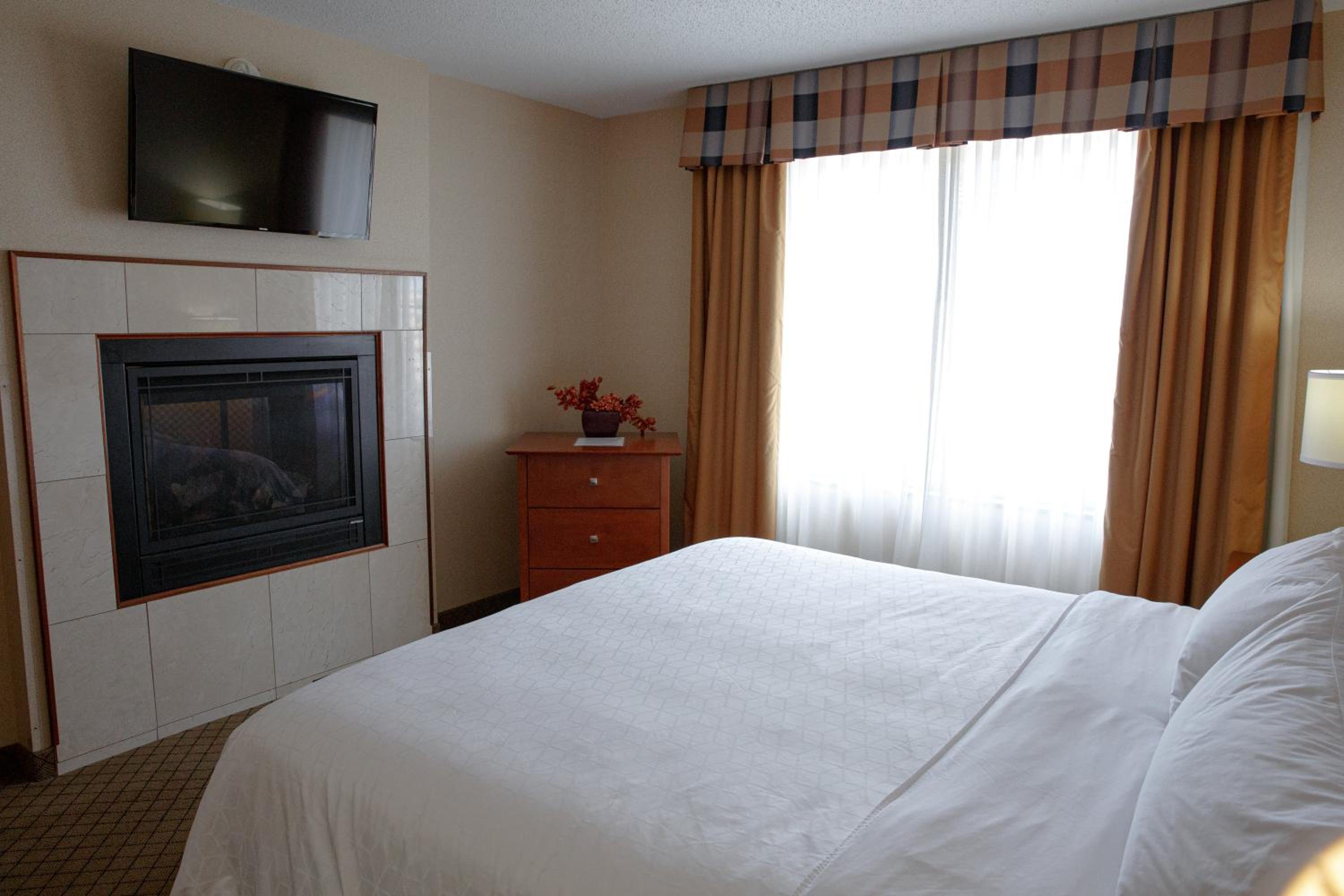 One-Bedroom King Suite - Photo 7