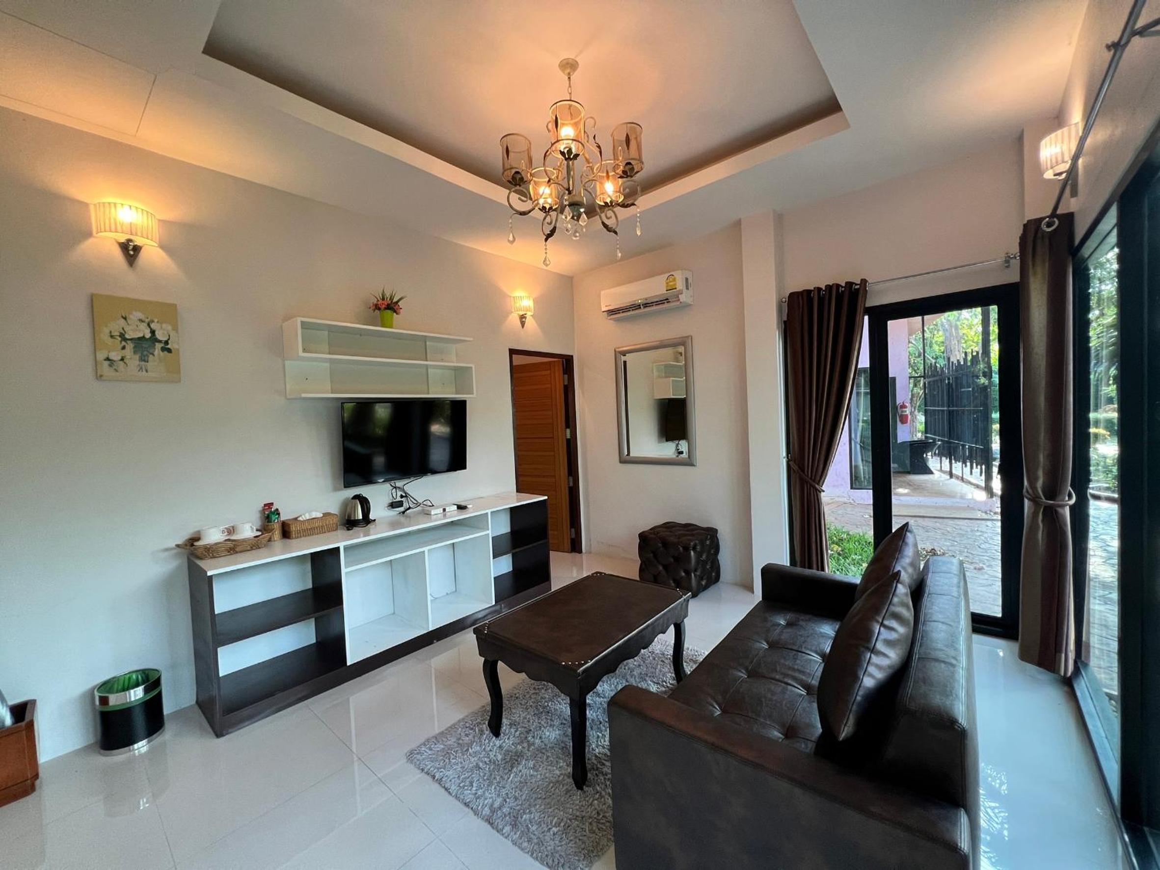 Family Room with Private Bathroom photo 2