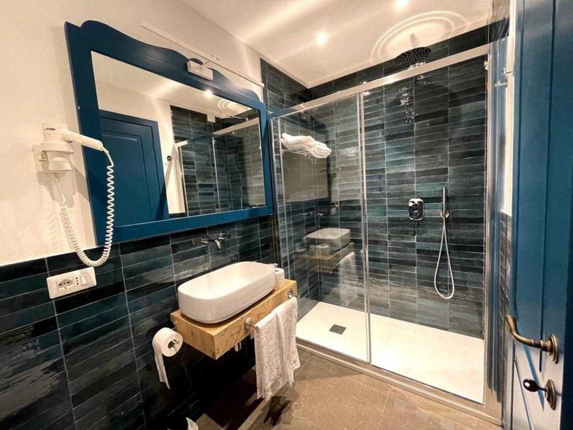 Double Room - Photo 11