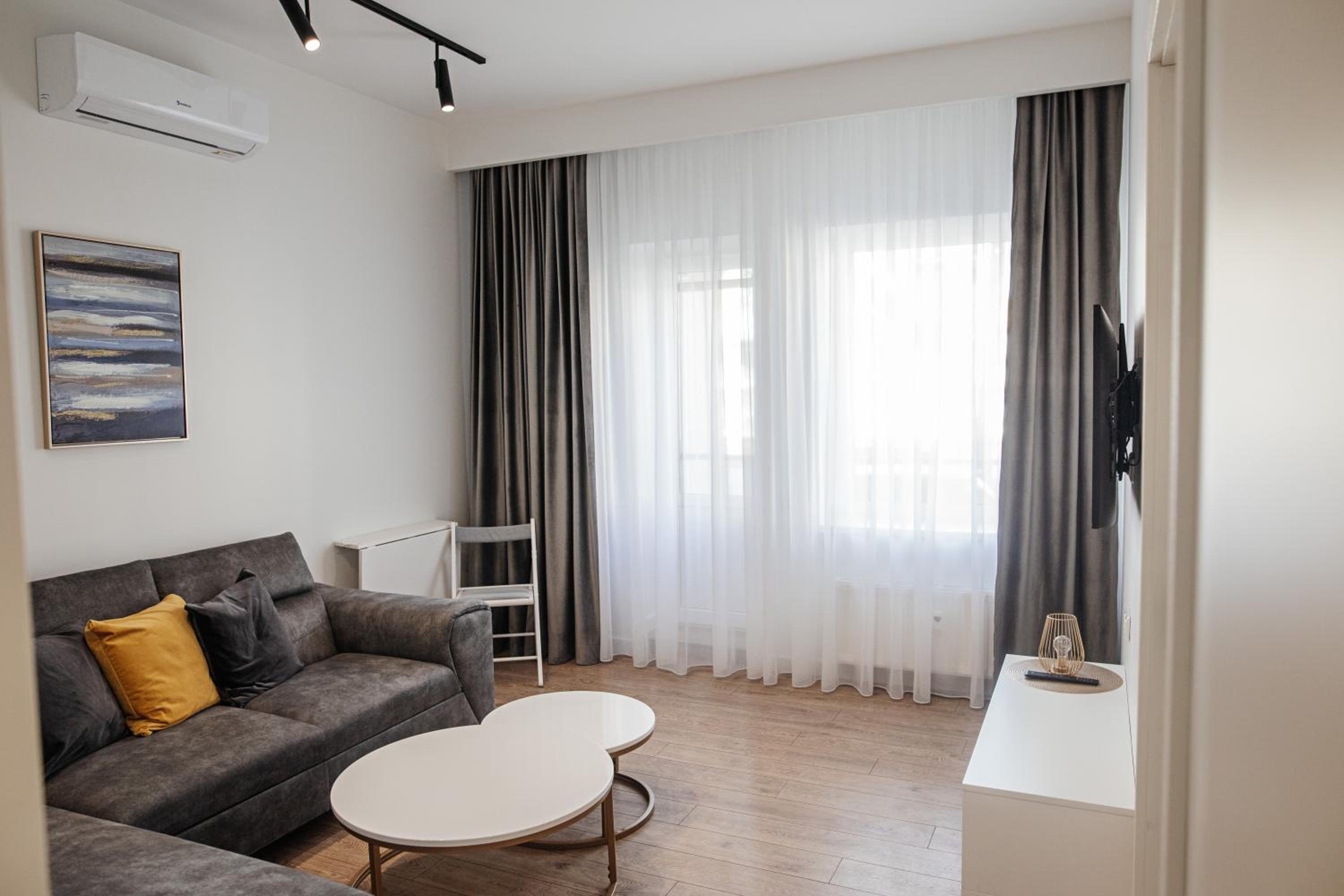 One-Bedroom Apartment photo 1