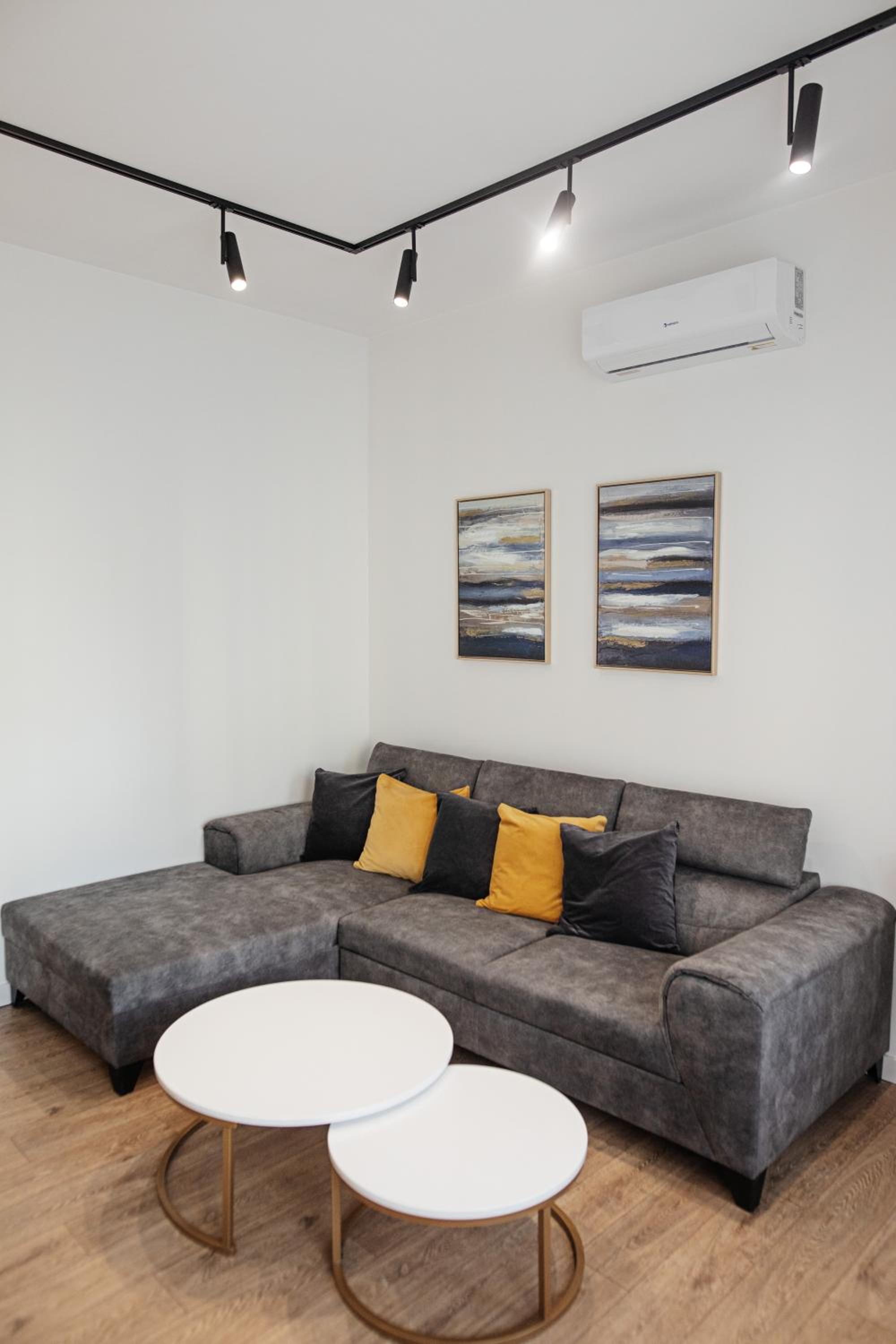 One-Bedroom Apartment photo 2