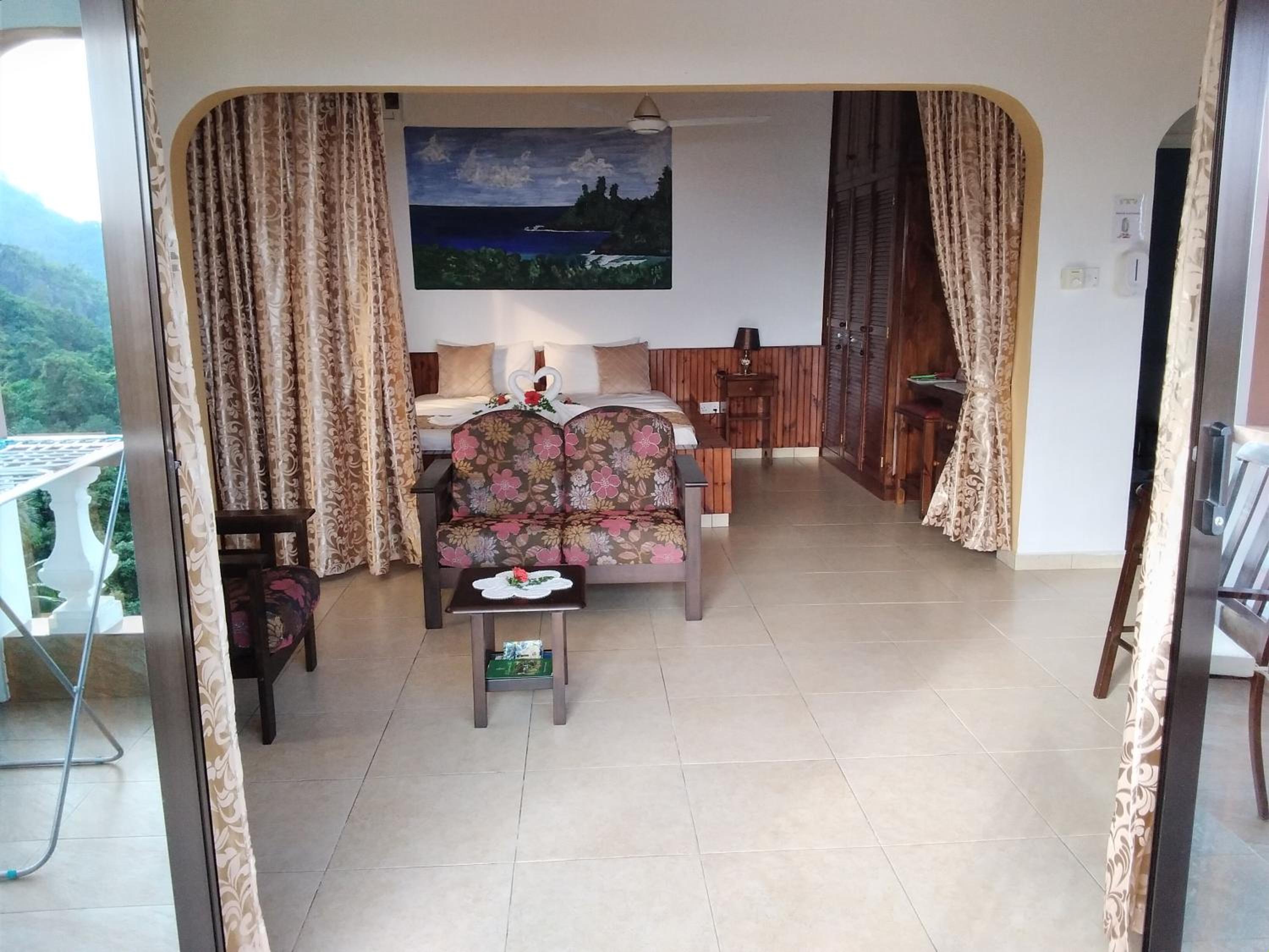 Studio Apartment with Sea View photo 3