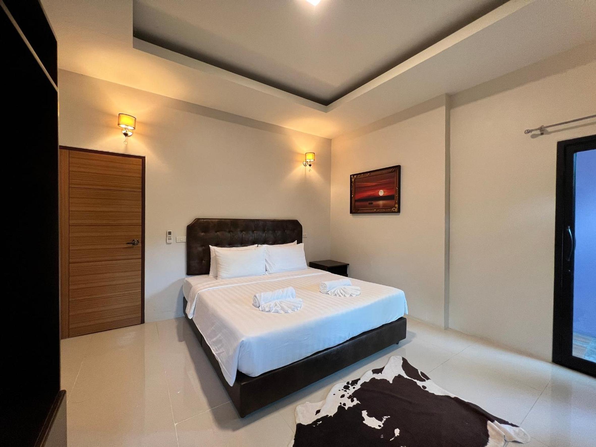 Family Room with Private Bathroom photo 3