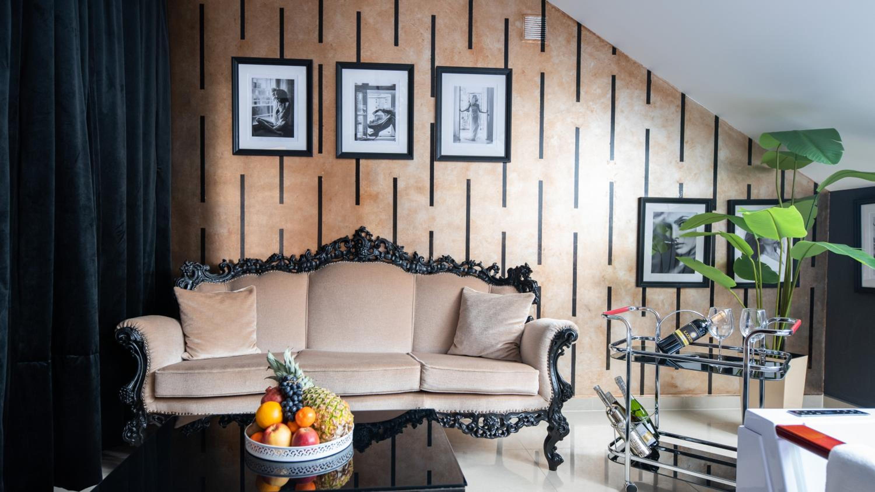 Deluxe Suite with Spa Bath
