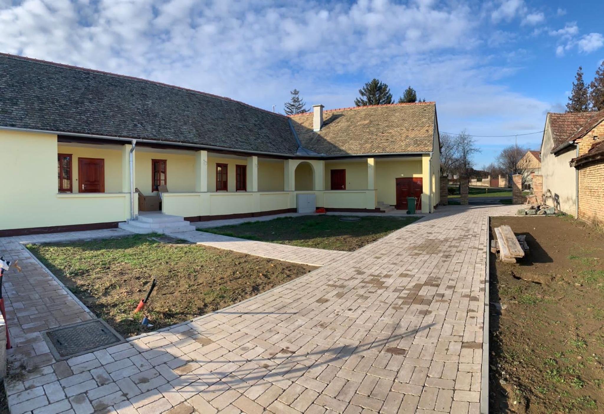 Villa - Photo 2
